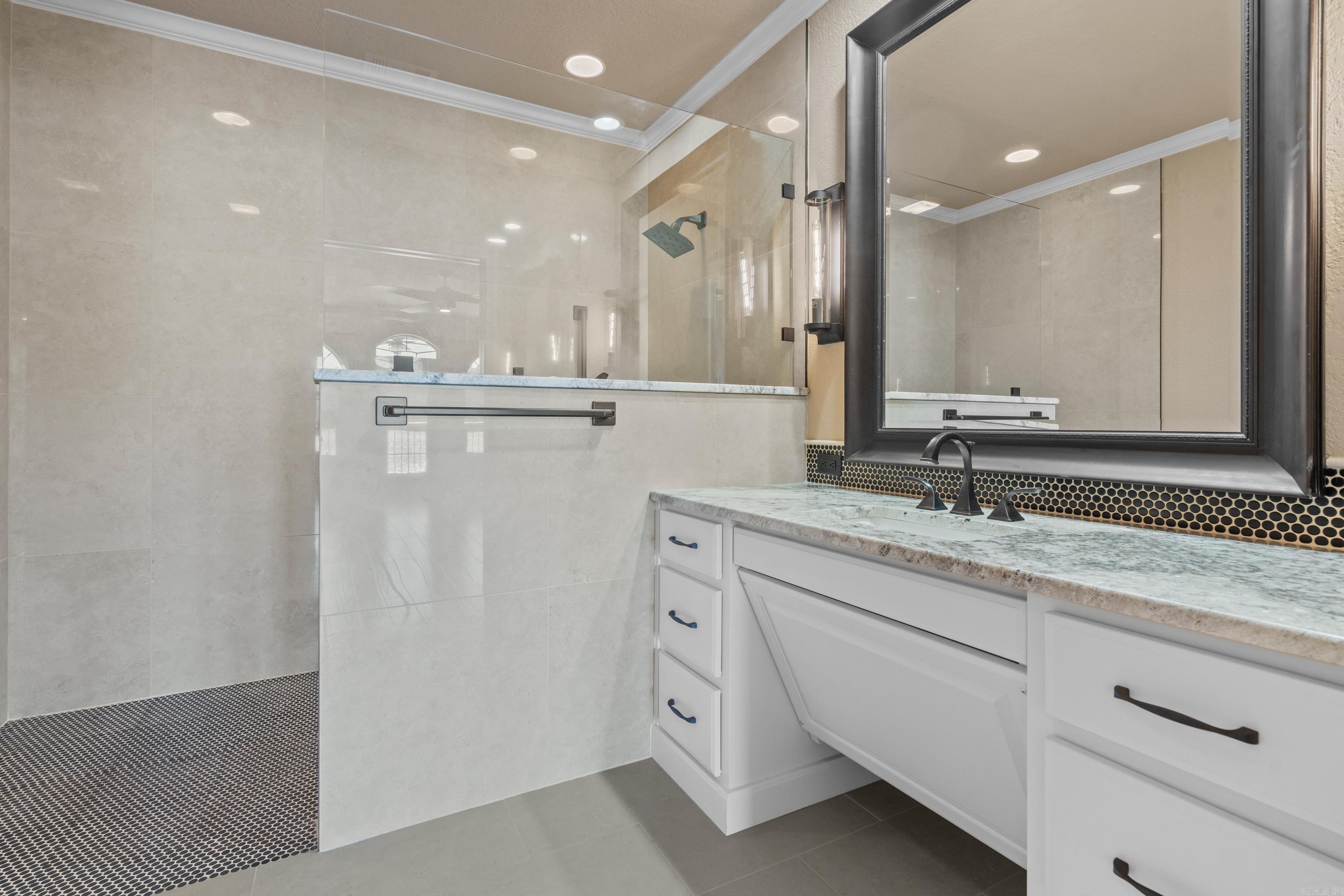 LAKESIDE GARDENS HPR - Residential