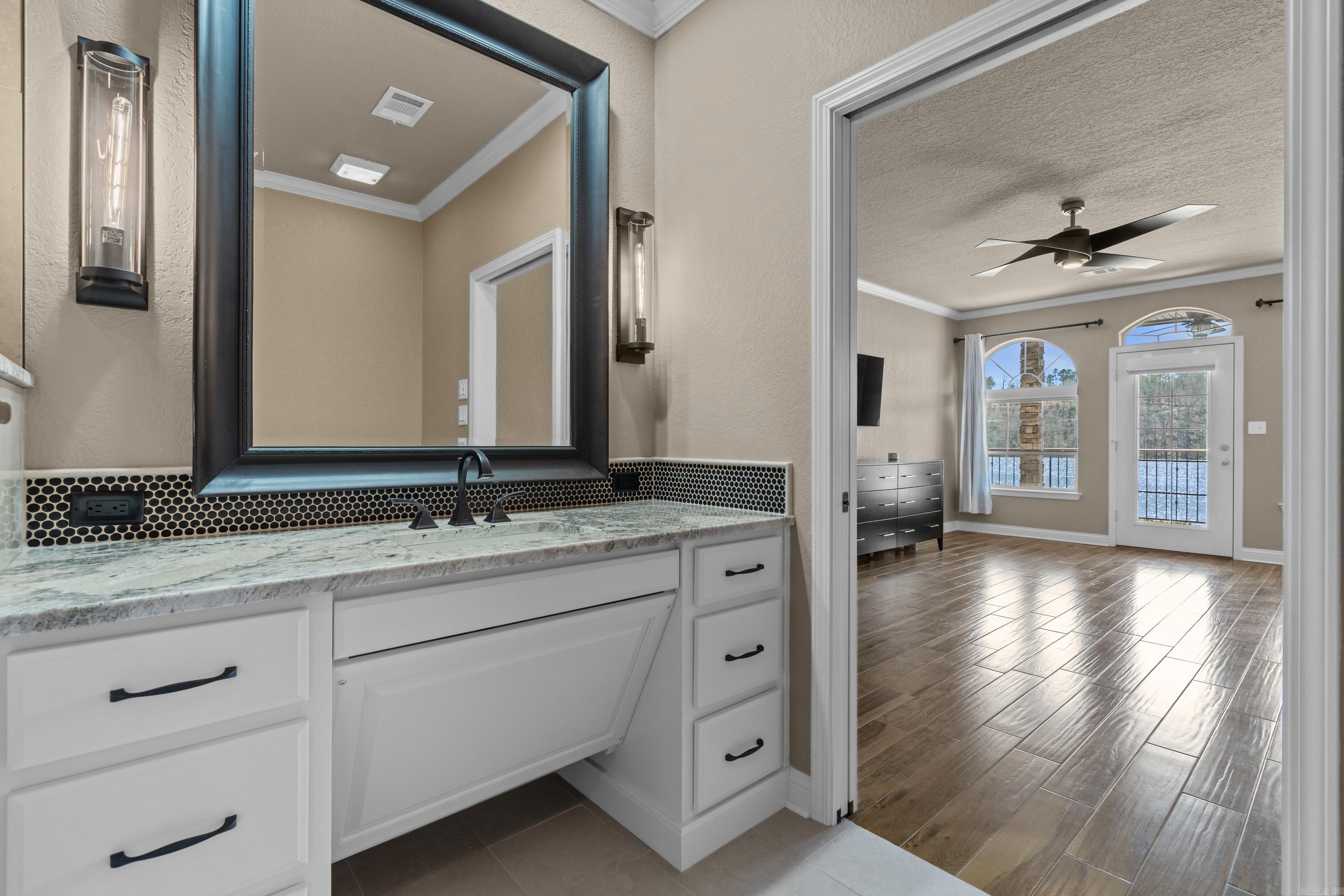 LAKESIDE GARDENS HPR - Residential