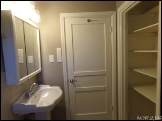 OAK FOREST - Residential Lease