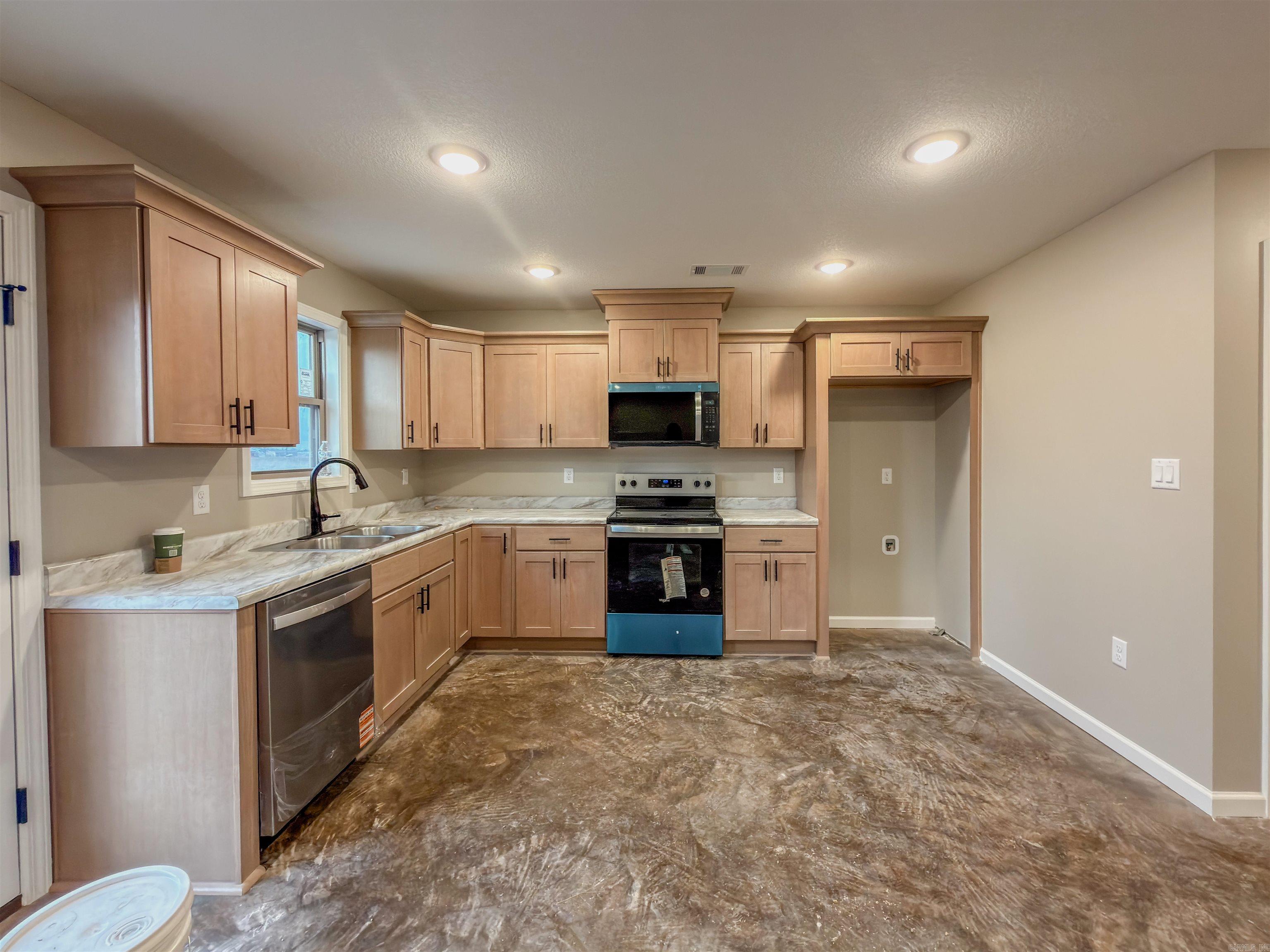 LAKEWOOD - Residential