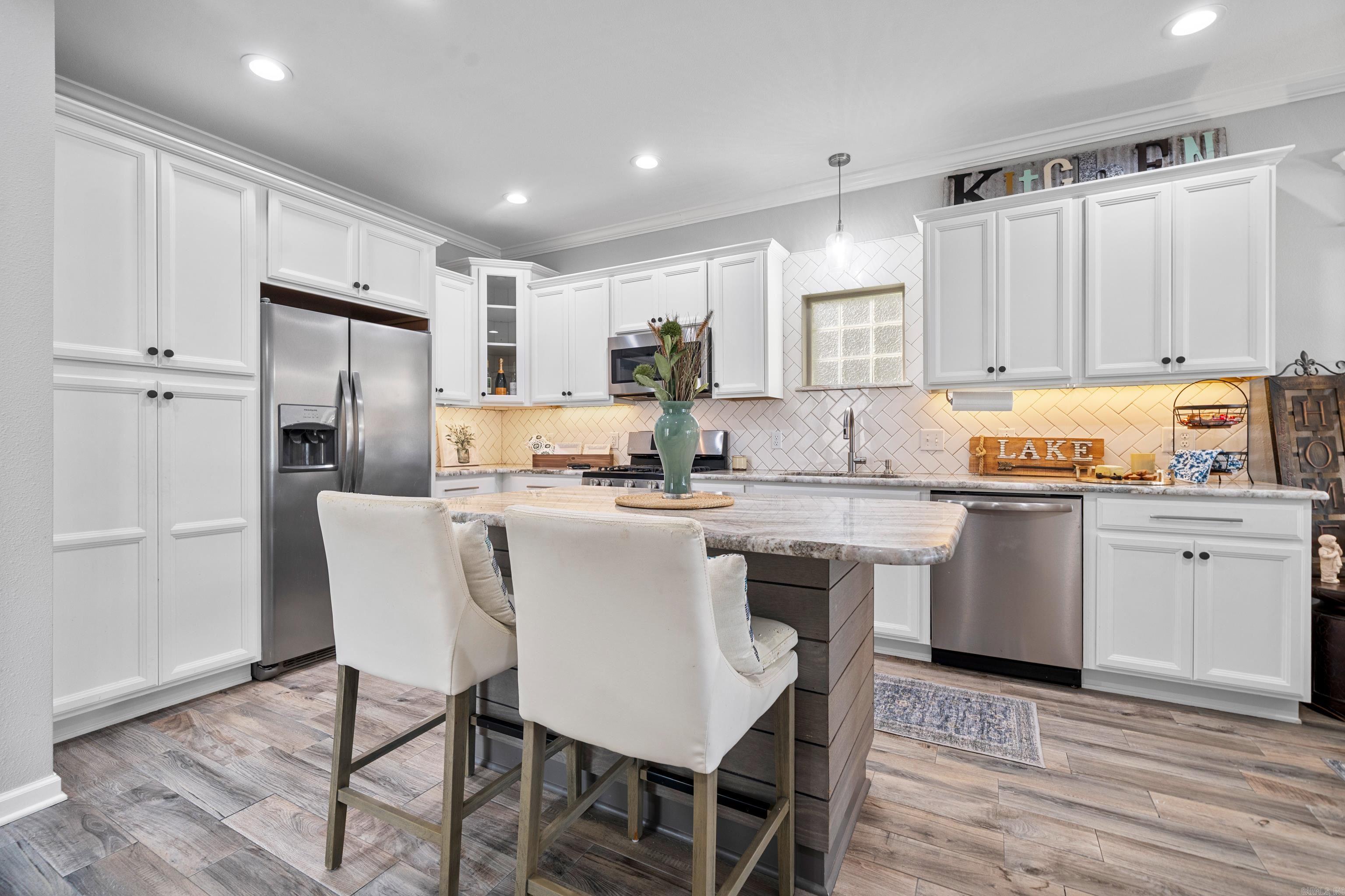 MAJESTIC LAKE VILLAGE TOWNHOMES - Residential