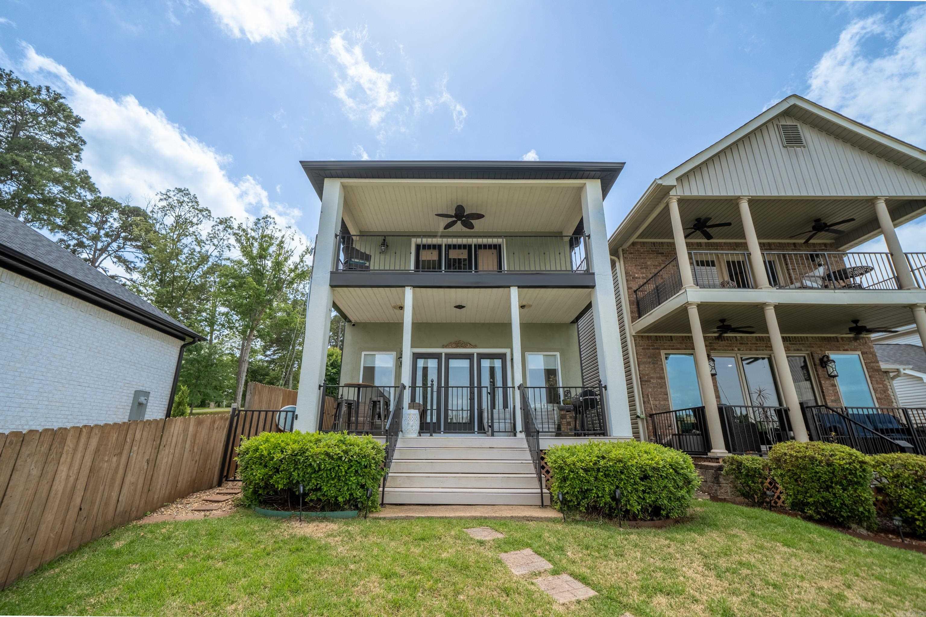 MAJESTIC LAKE VILLAGE TOWNHOMES - Residential