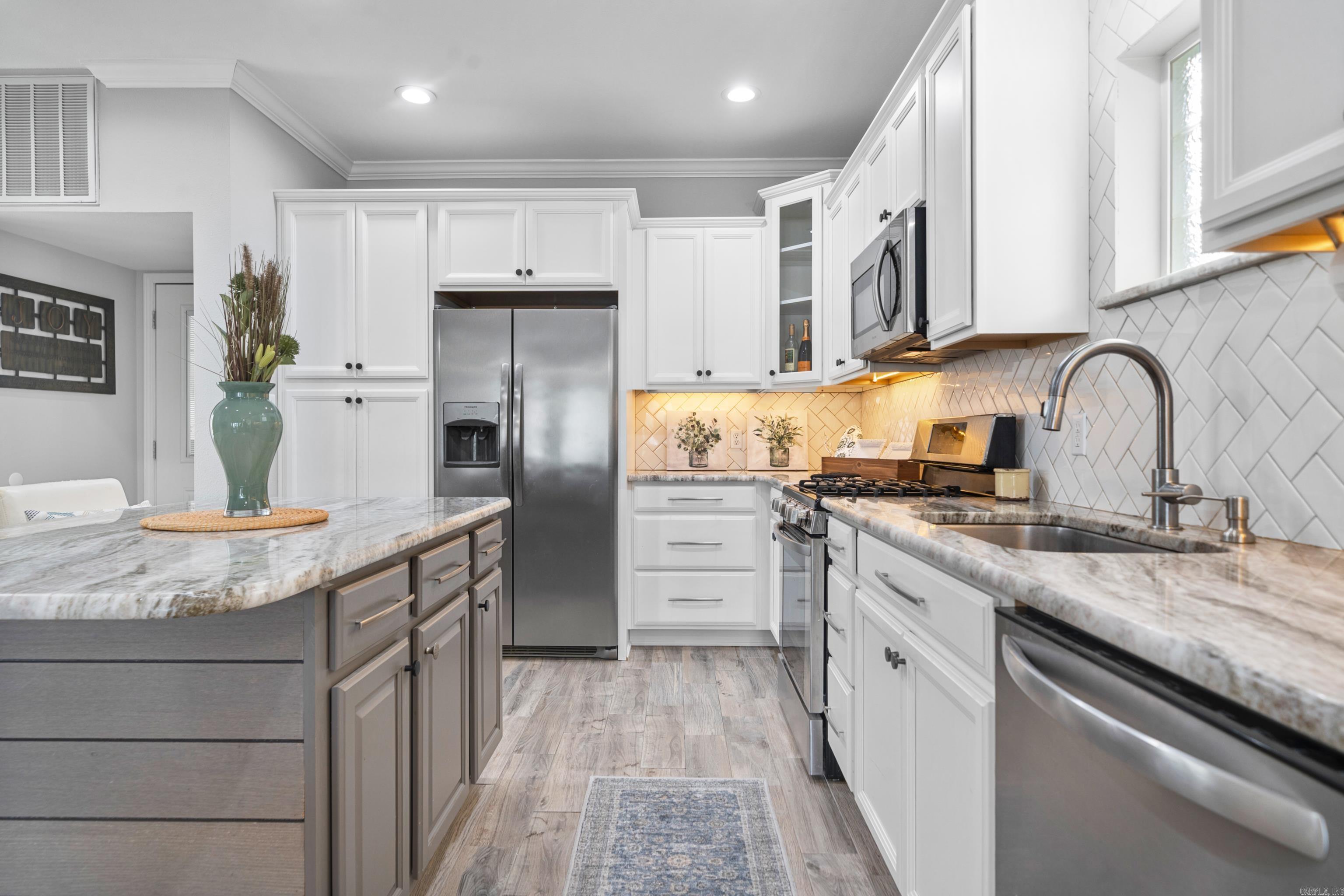 MAJESTIC LAKE VILLAGE TOWNHOMES - Residential