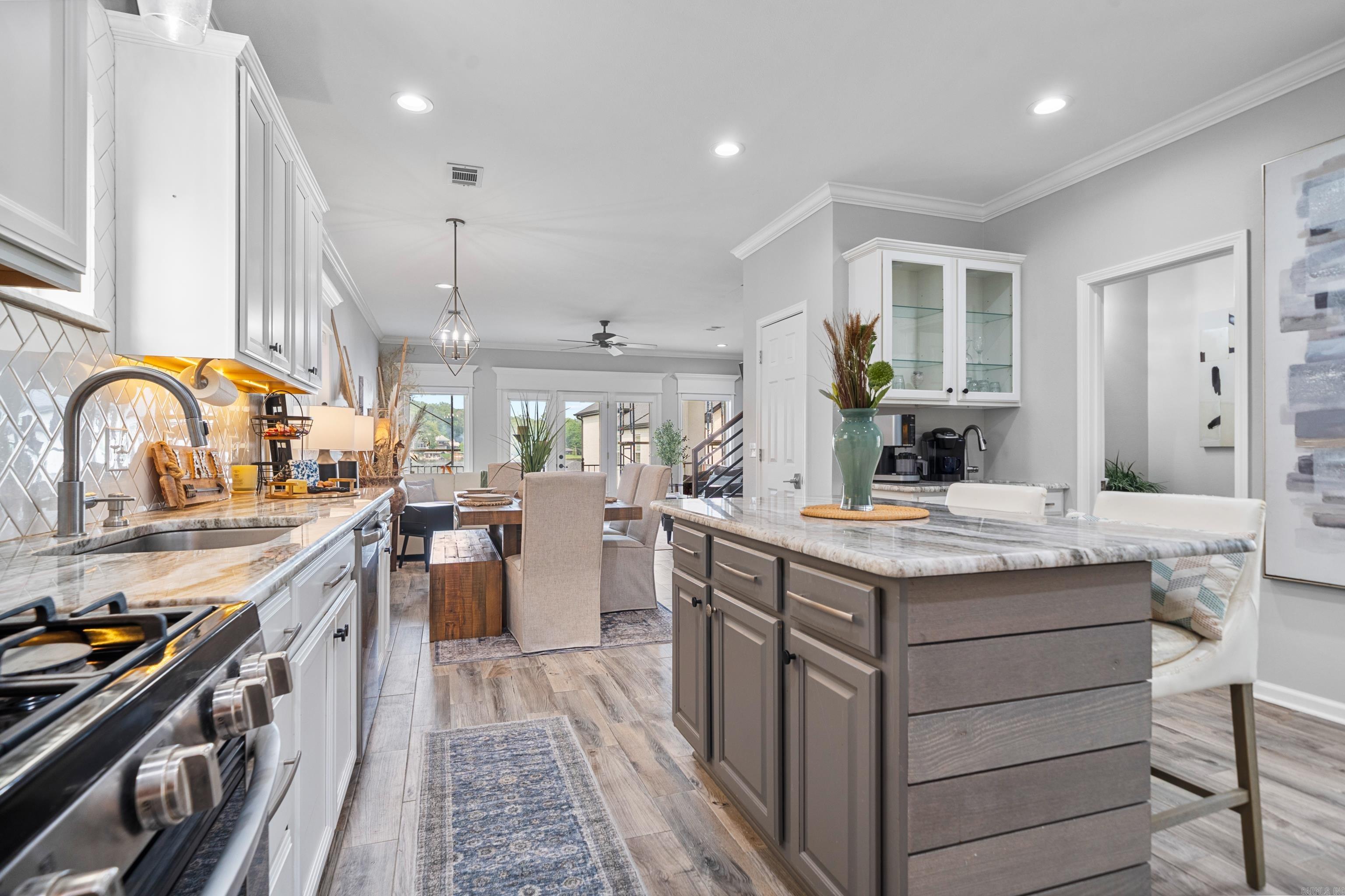 MAJESTIC LAKE VILLAGE TOWNHOMES - Residential