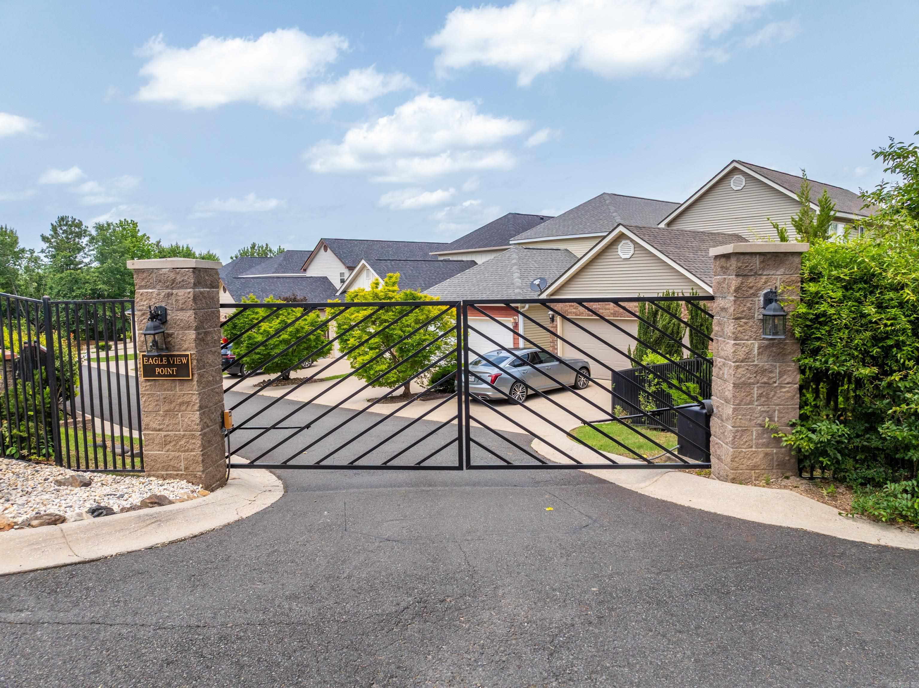 MAJESTIC LAKE VILLAGE TOWNHOMES - Residential