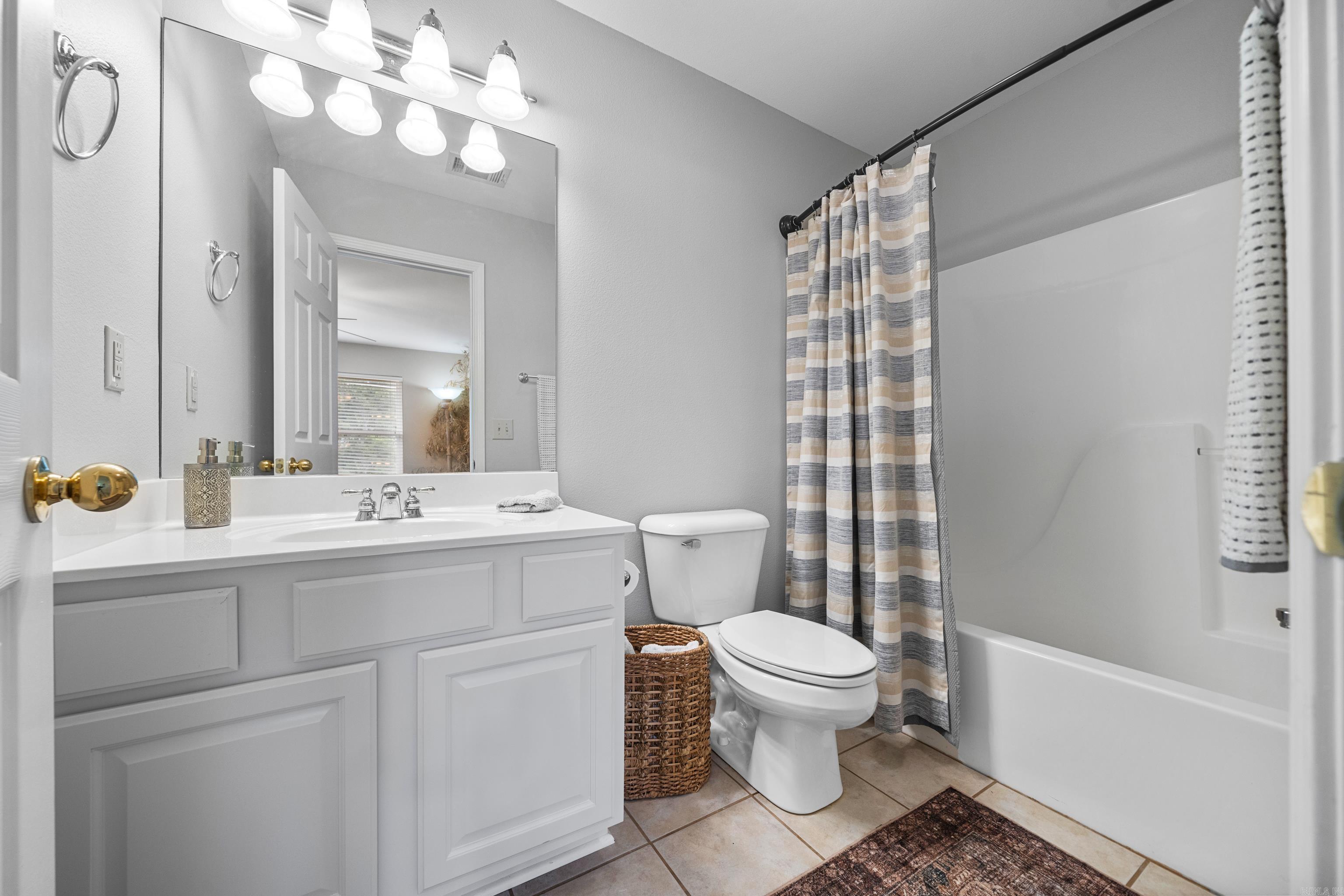 MAJESTIC LAKE VILLAGE TOWNHOMES - Residential