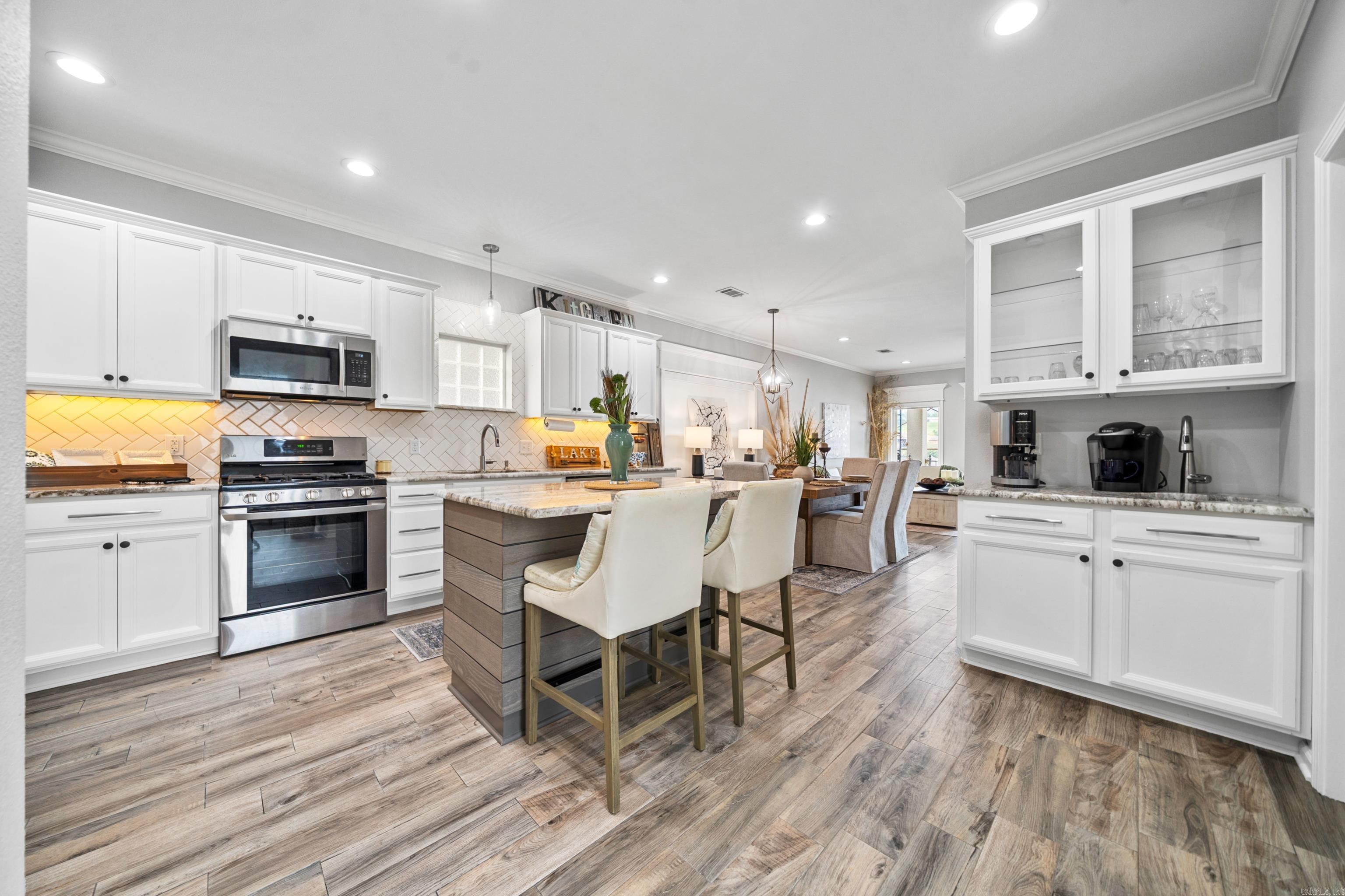 MAJESTIC LAKE VILLAGE TOWNHOMES - Residential