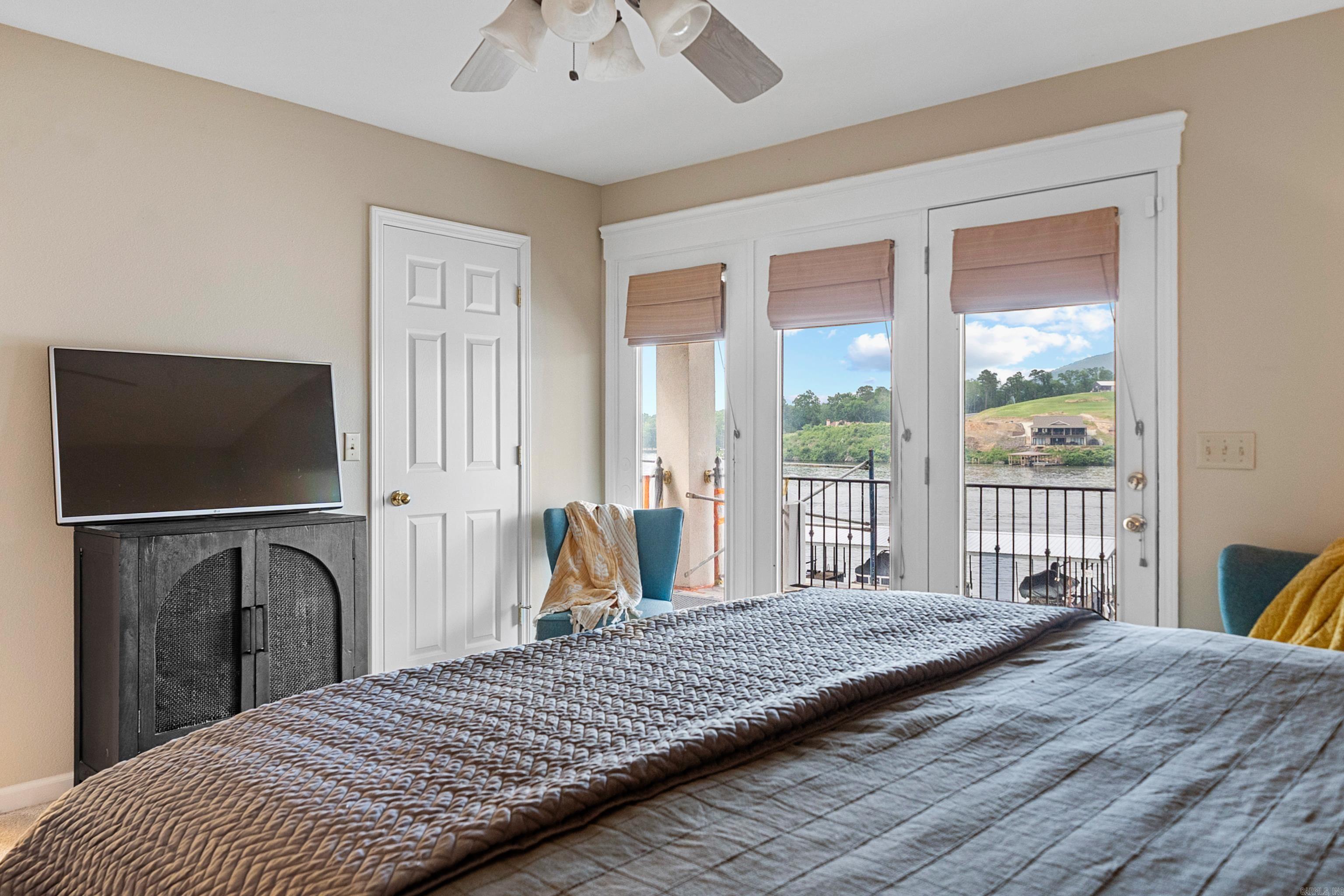 MAJESTIC LAKE VILLAGE TOWNHOMES - Residential
