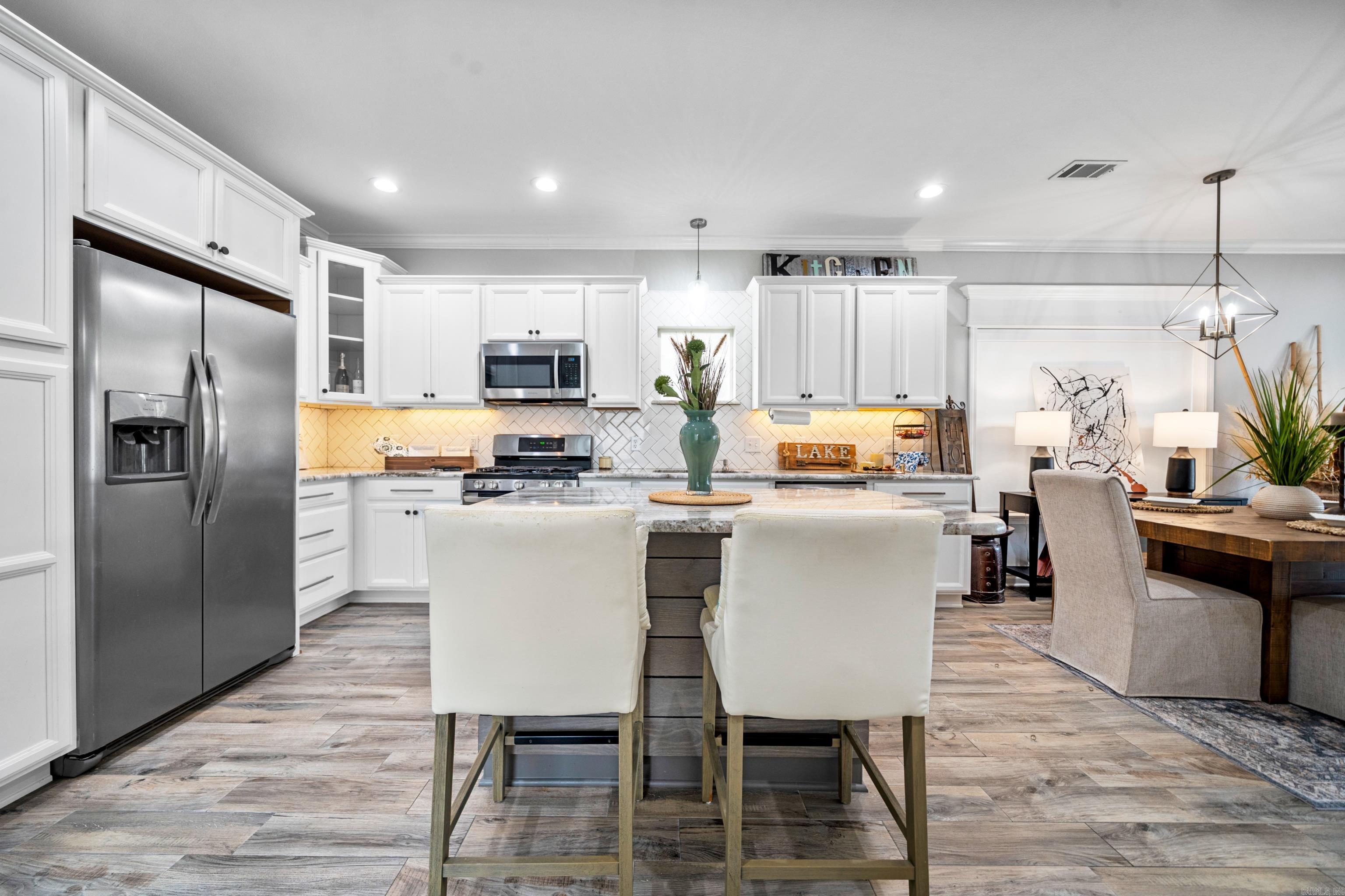 MAJESTIC LAKE VILLAGE TOWNHOMES - Residential