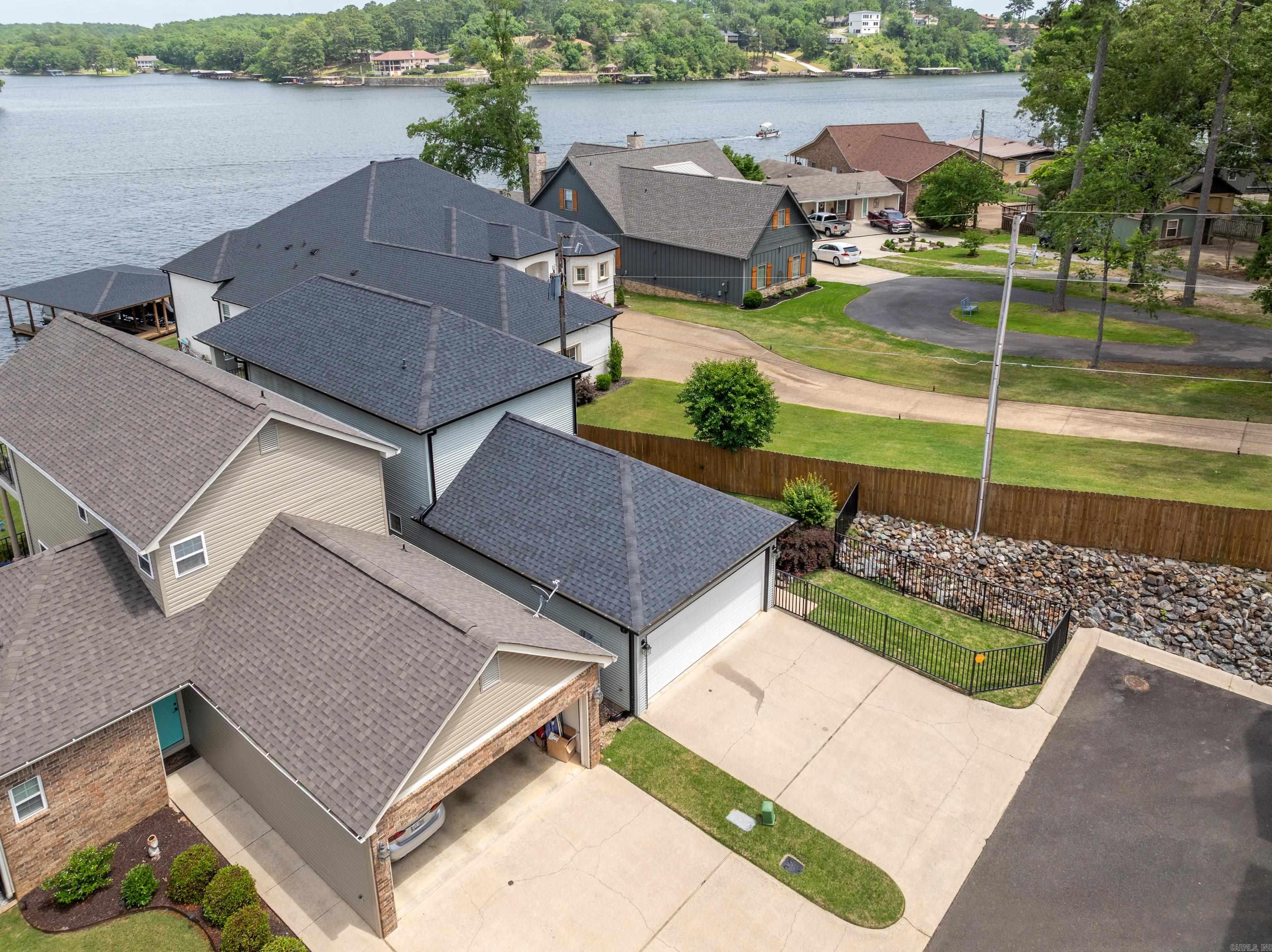 MAJESTIC LAKE VILLAGE TOWNHOMES - Residential