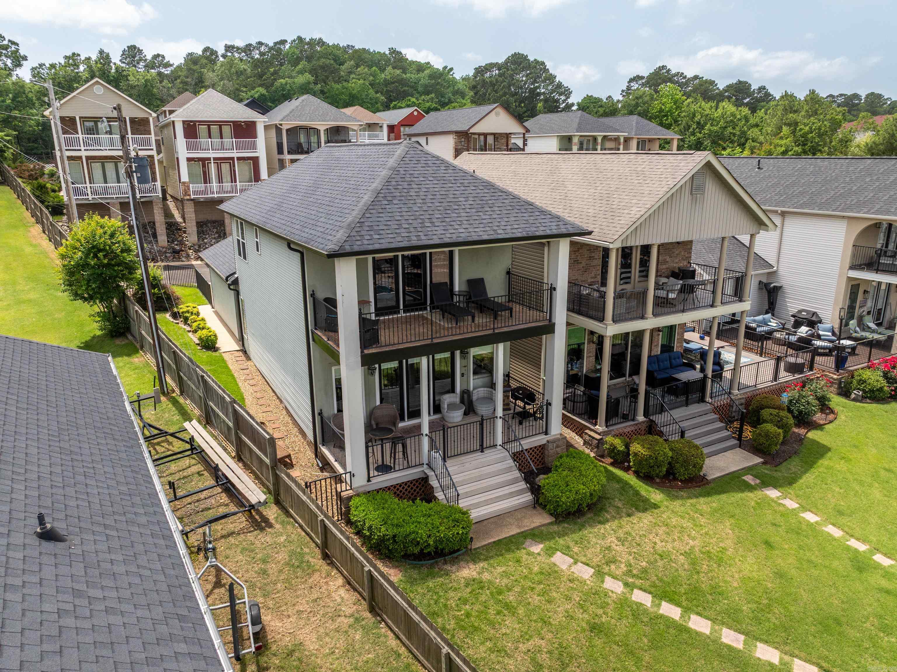 MAJESTIC LAKE VILLAGE TOWNHOMES - Residential