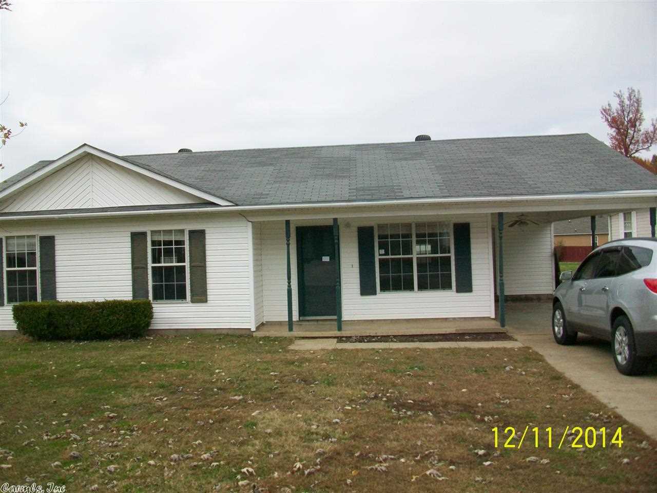 3 bedroom 2 bath sitting on large lot with privacy fencing In back yard. This house is to be sold on Auction .com Will be sold as is!!! see agents remarks for code, and information