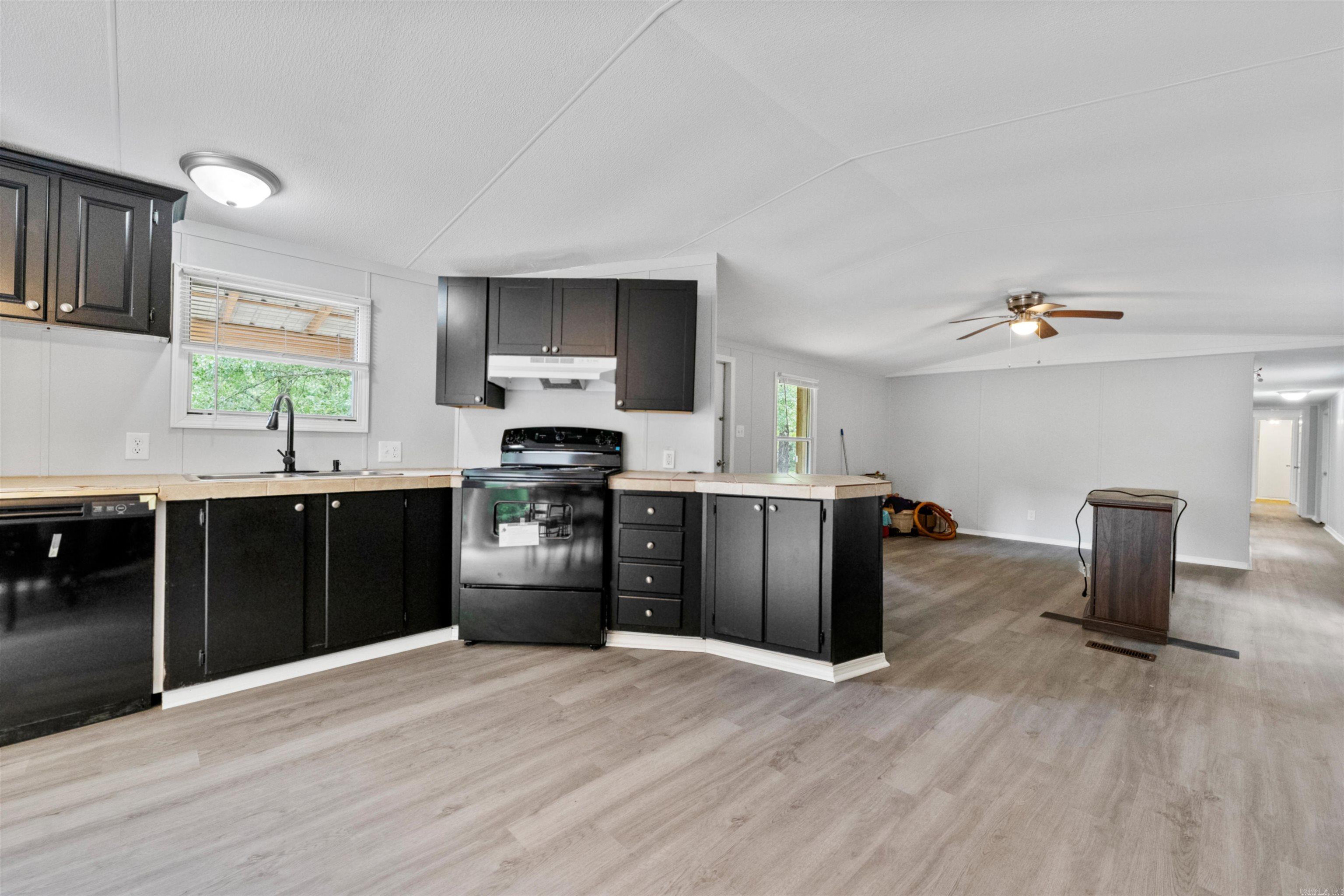 HUNTERS RUN - Residential