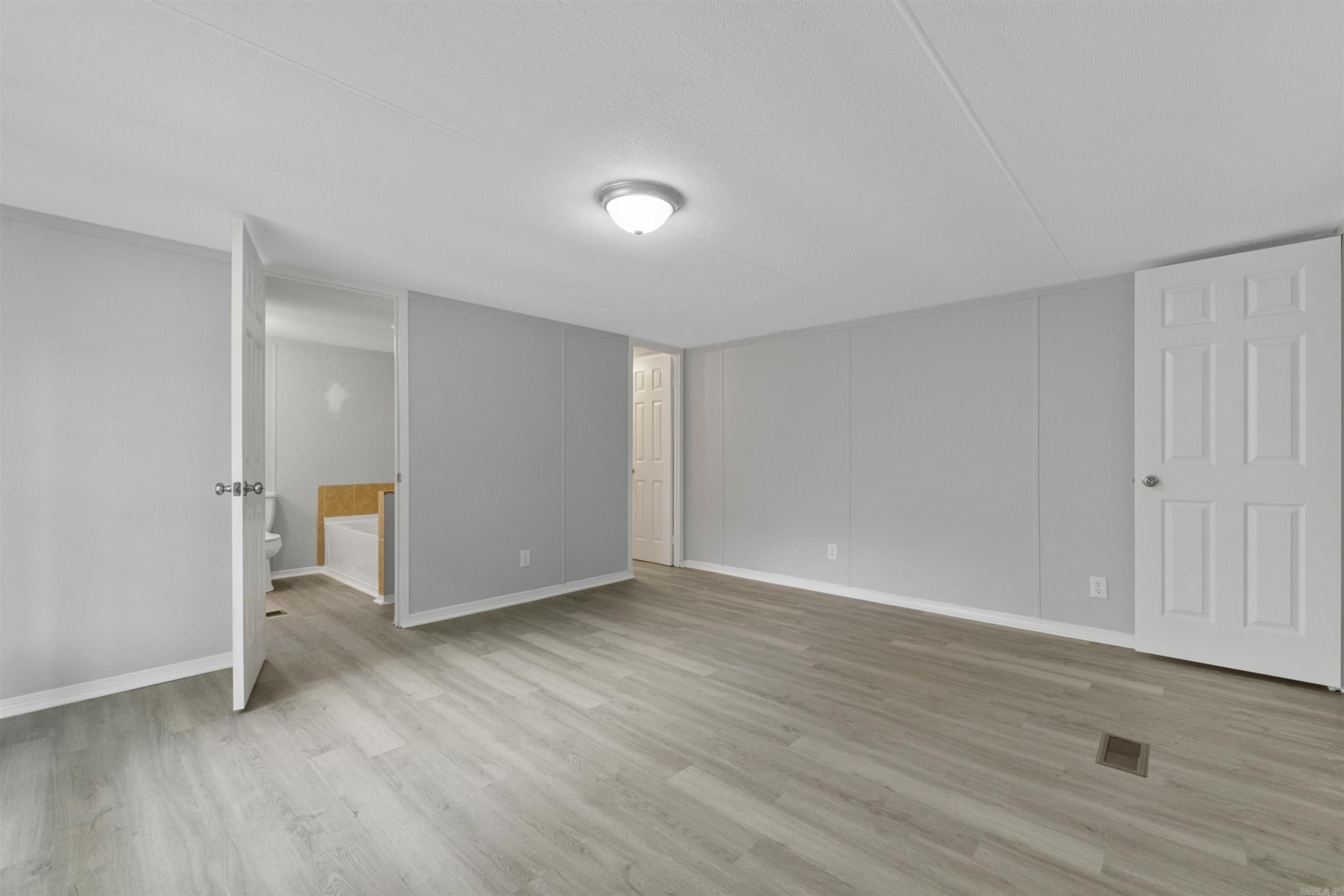 HUNTERS RUN - Residential