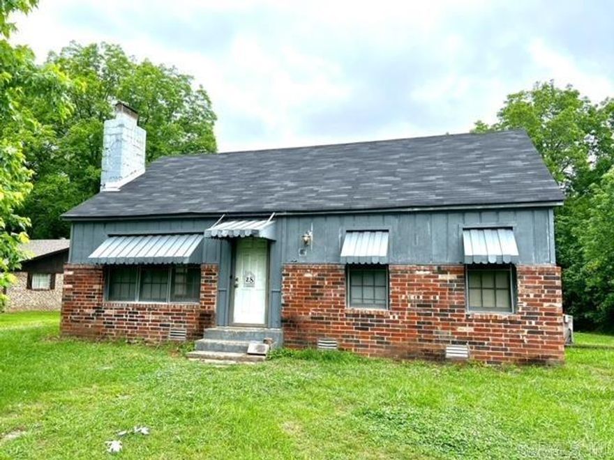 Attention small business owners and investors! Great location on highway 65 with high traffic and great visibility in Greenbrier. Currently zoned quiet office!