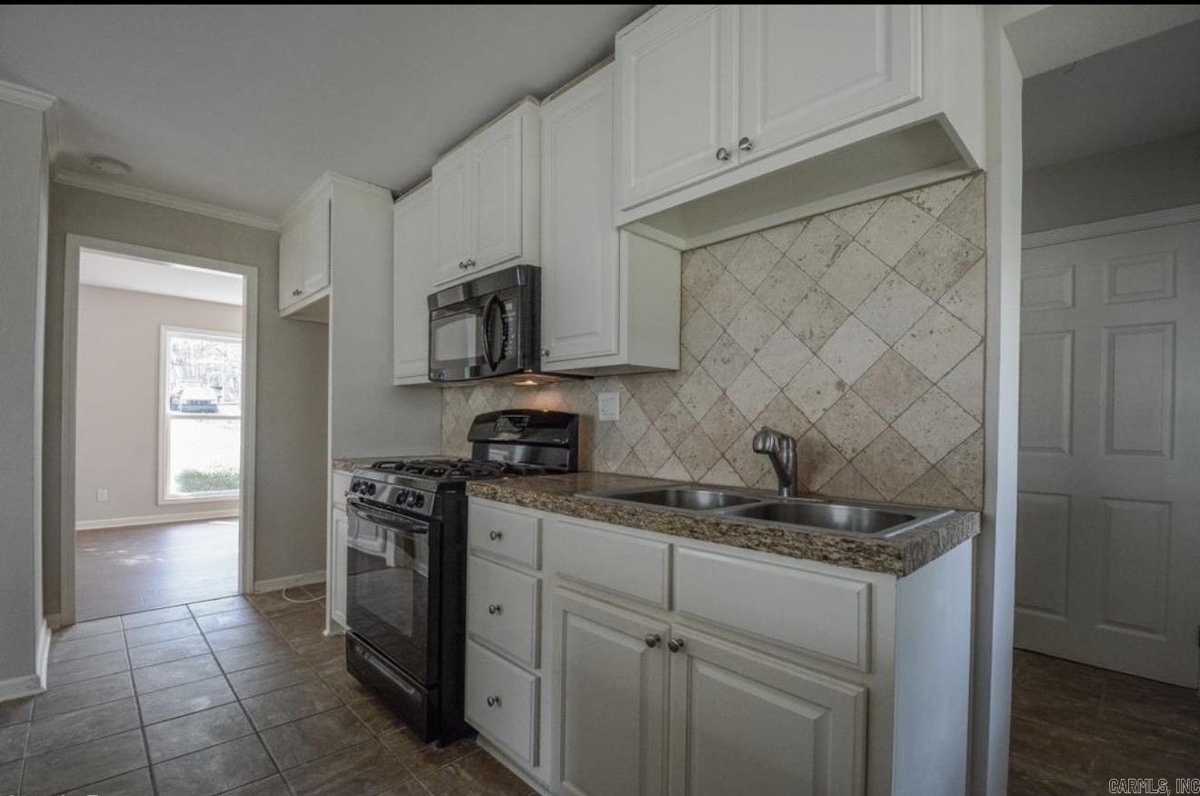 BEAUTIFUL LAKEVIEW - Residential