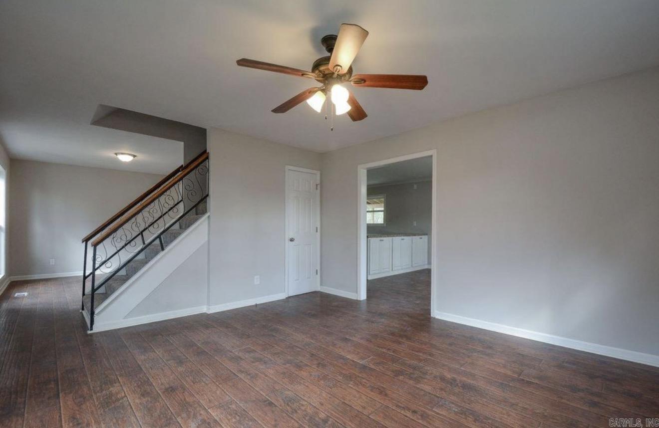 BEAUTIFUL LAKEVIEW - Residential