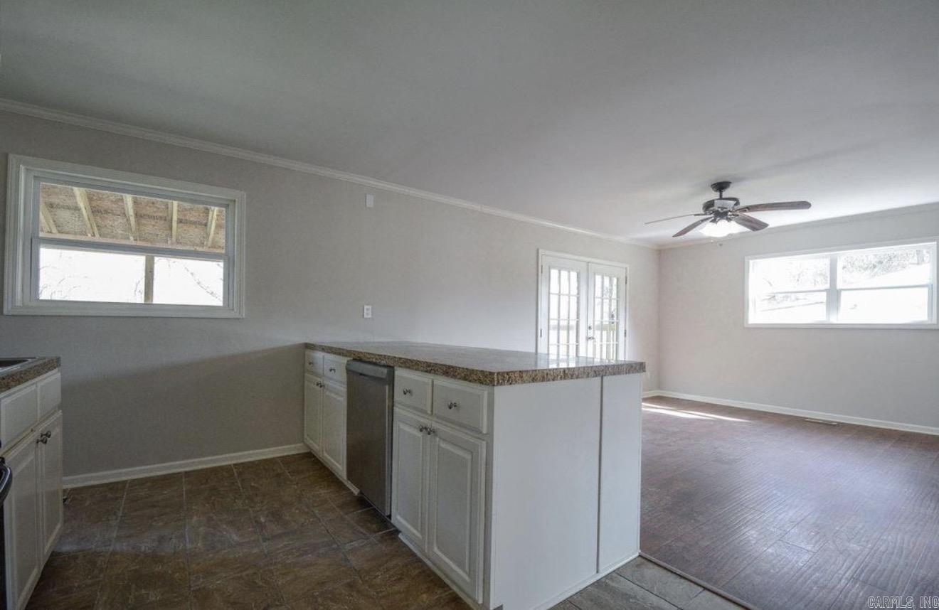 BEAUTIFUL LAKEVIEW - Residential