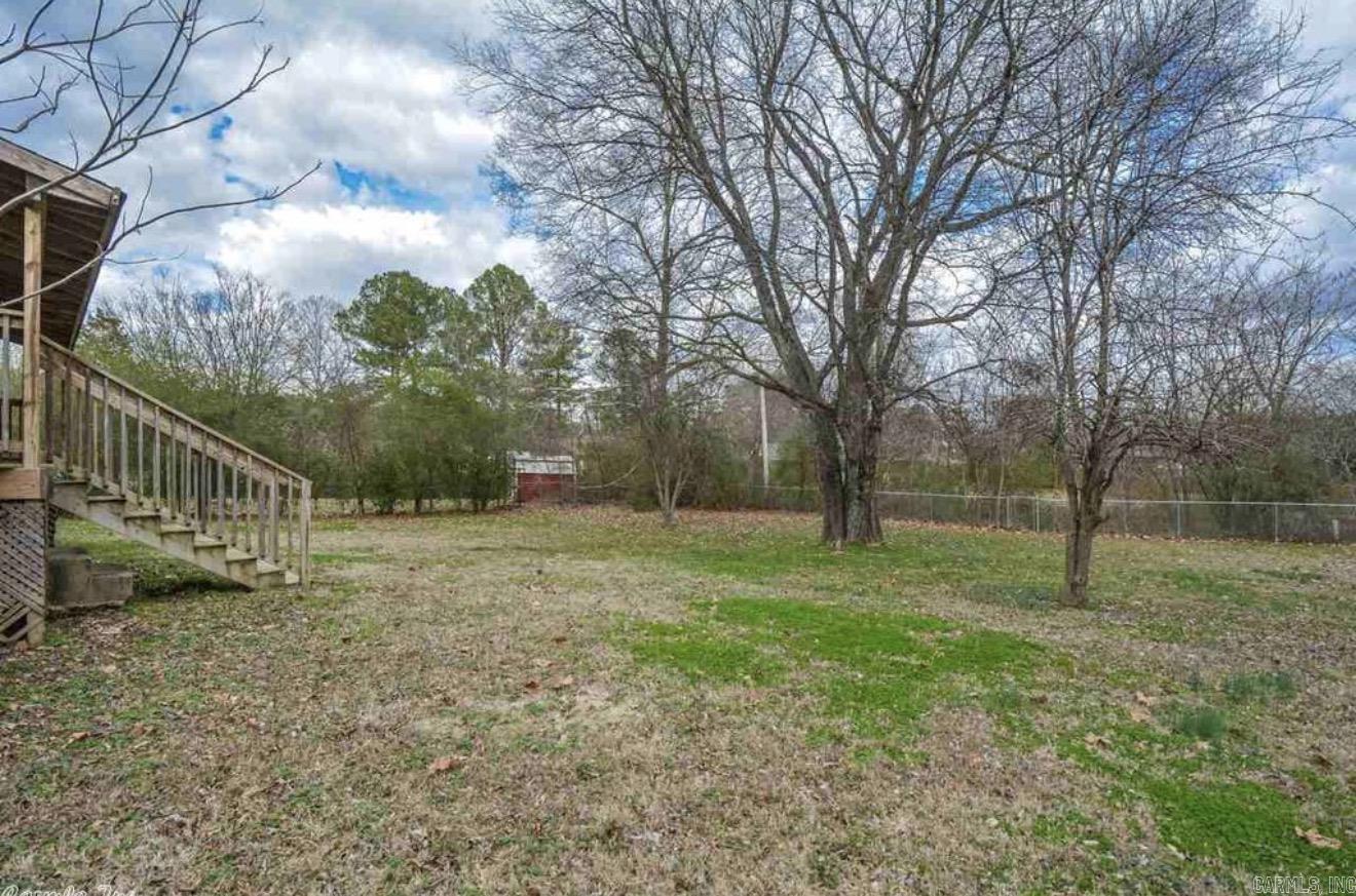 BEAUTIFUL LAKEVIEW - Residential