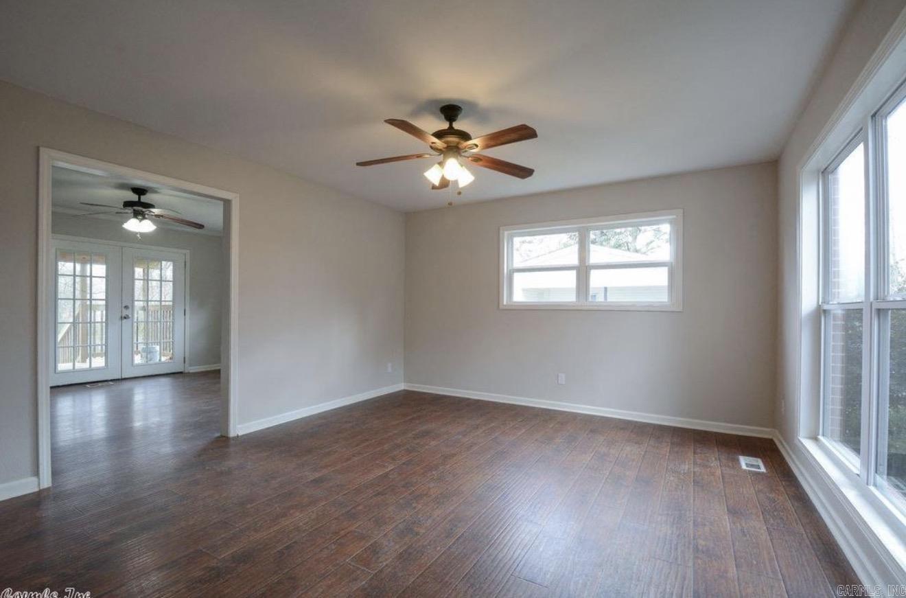 BEAUTIFUL LAKEVIEW - Residential