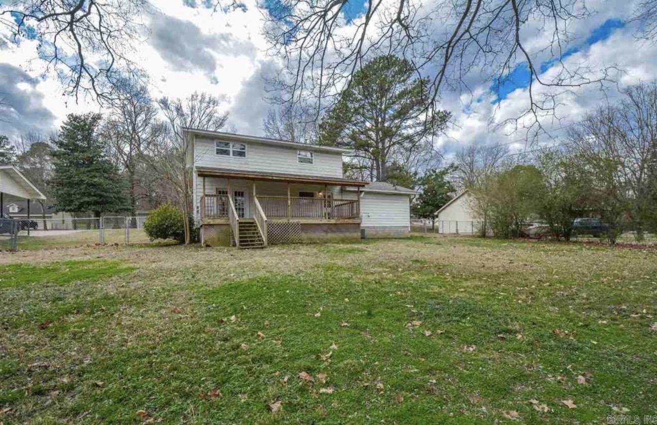 BEAUTIFUL LAKEVIEW - Residential