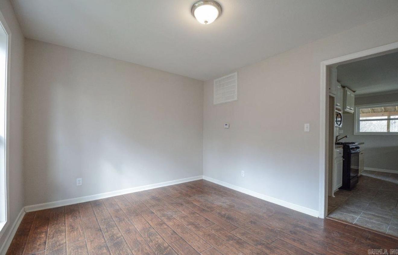 BEAUTIFUL LAKEVIEW - Residential