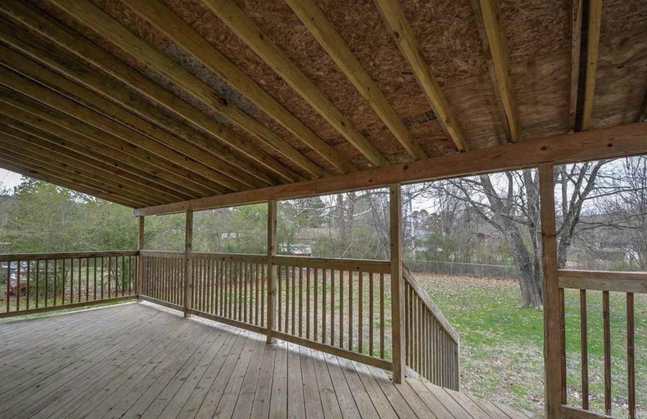 BEAUTIFUL LAKEVIEW - Residential