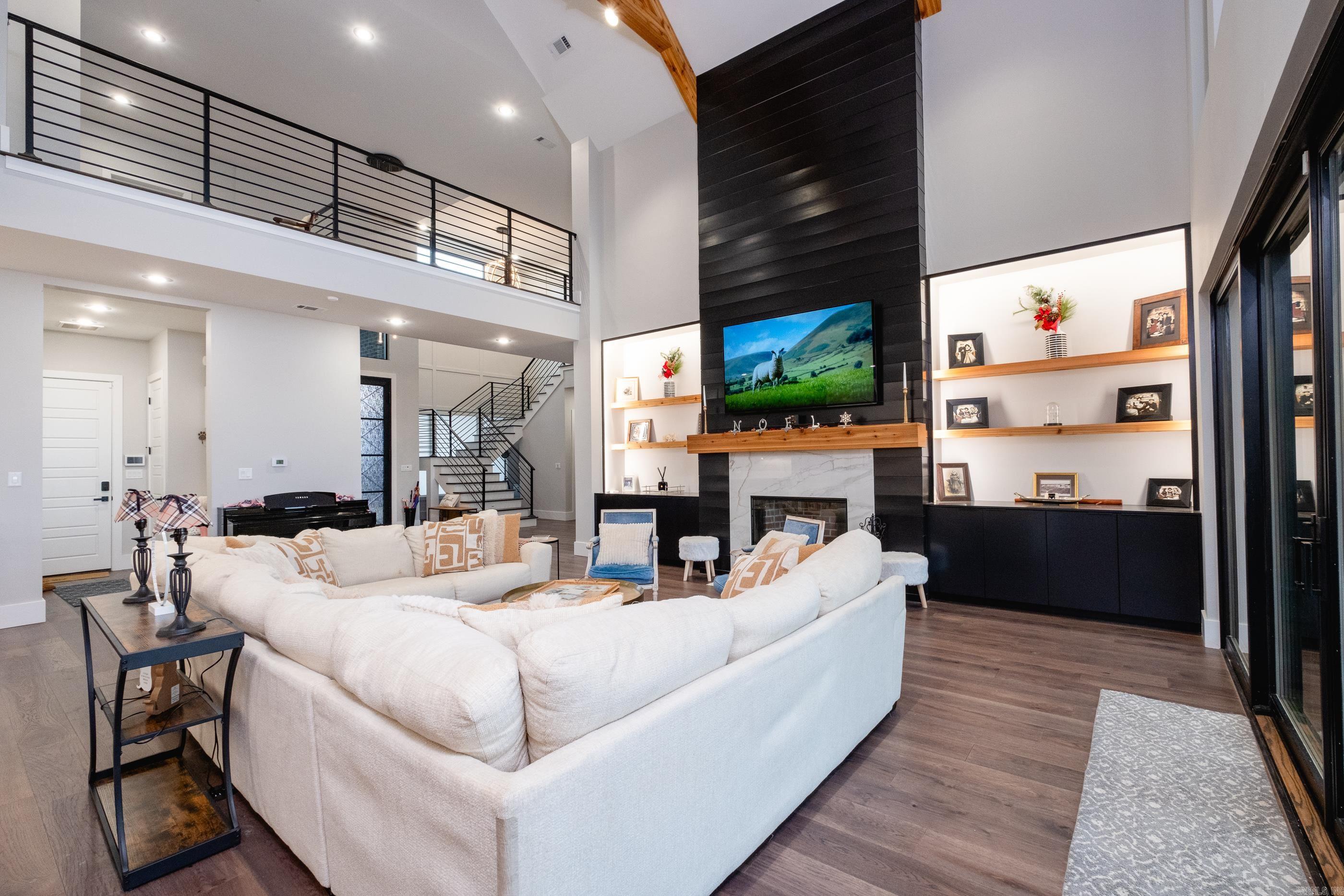 CHENAL VALLEY "FALSTONE COURT" - Residential