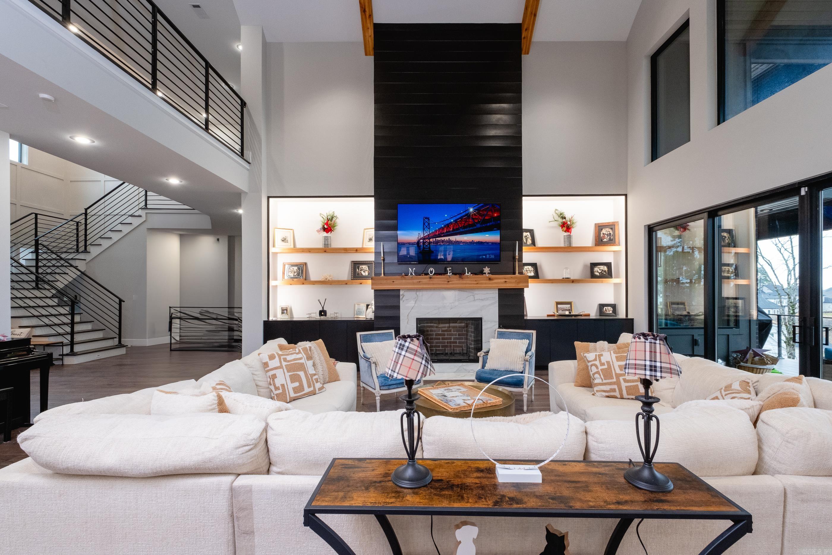 CHENAL VALLEY "FALSTONE COURT" - Residential