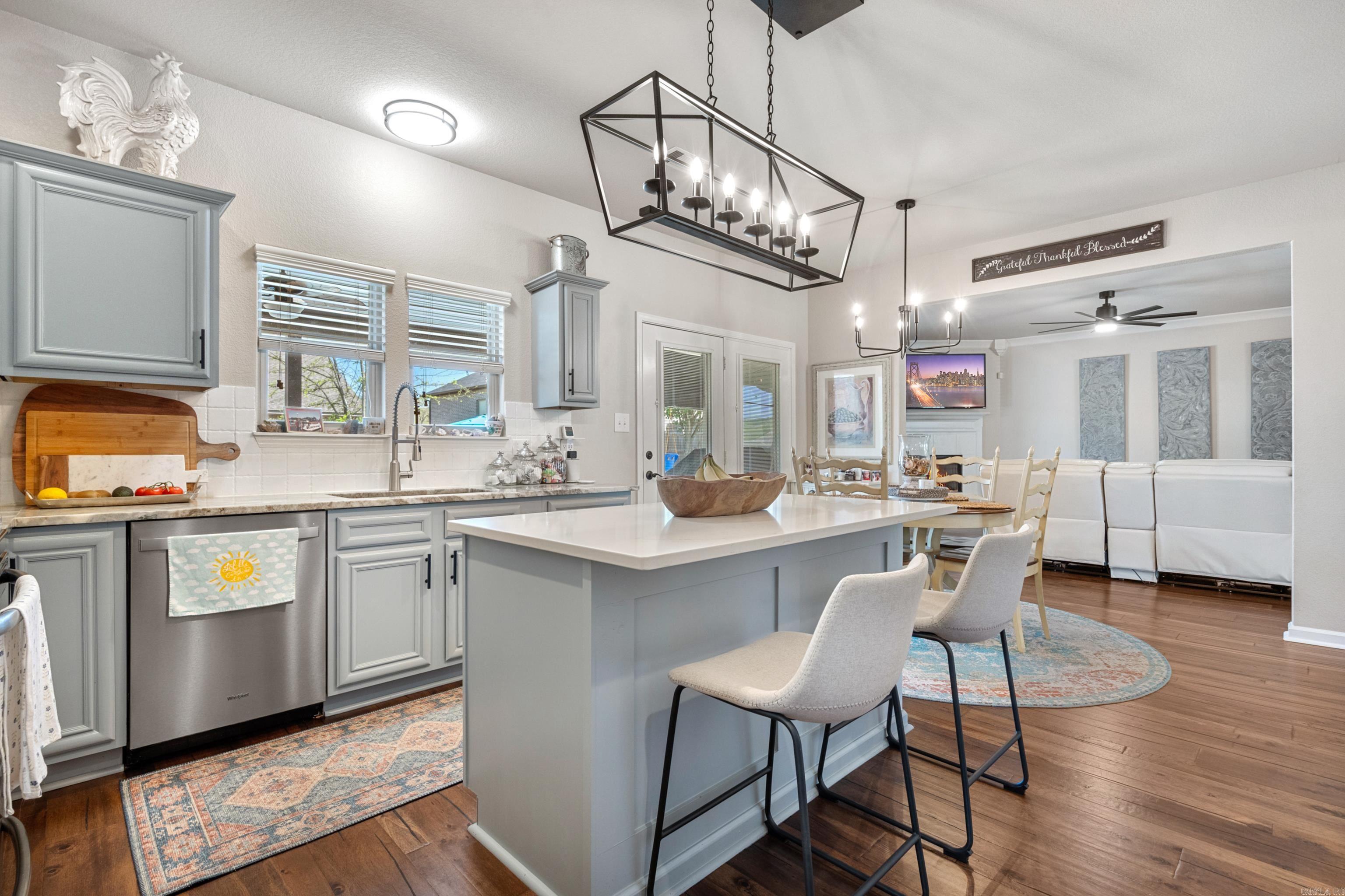 EAGLE ROCK - Residential