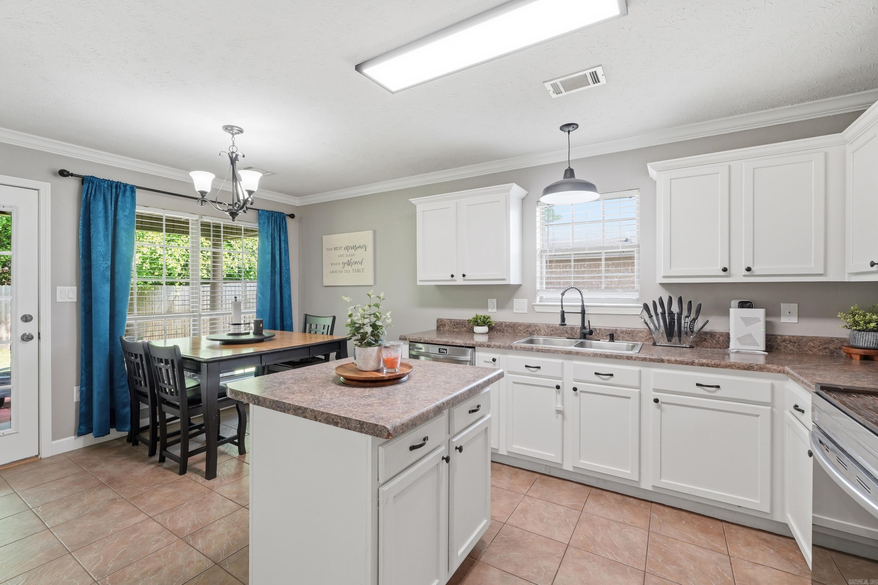 JEWELS ESTATES - Residential