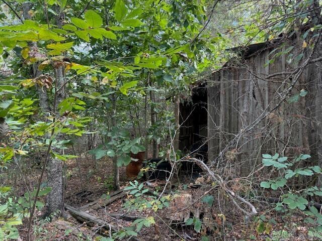 Private land consisting of 25 acres with a wet weather creek. Mixed wooded and pasture. Great hunting property or build your dream home and create your own slice of paradise.