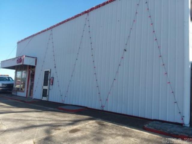 Great location for multiple types of businesses.
