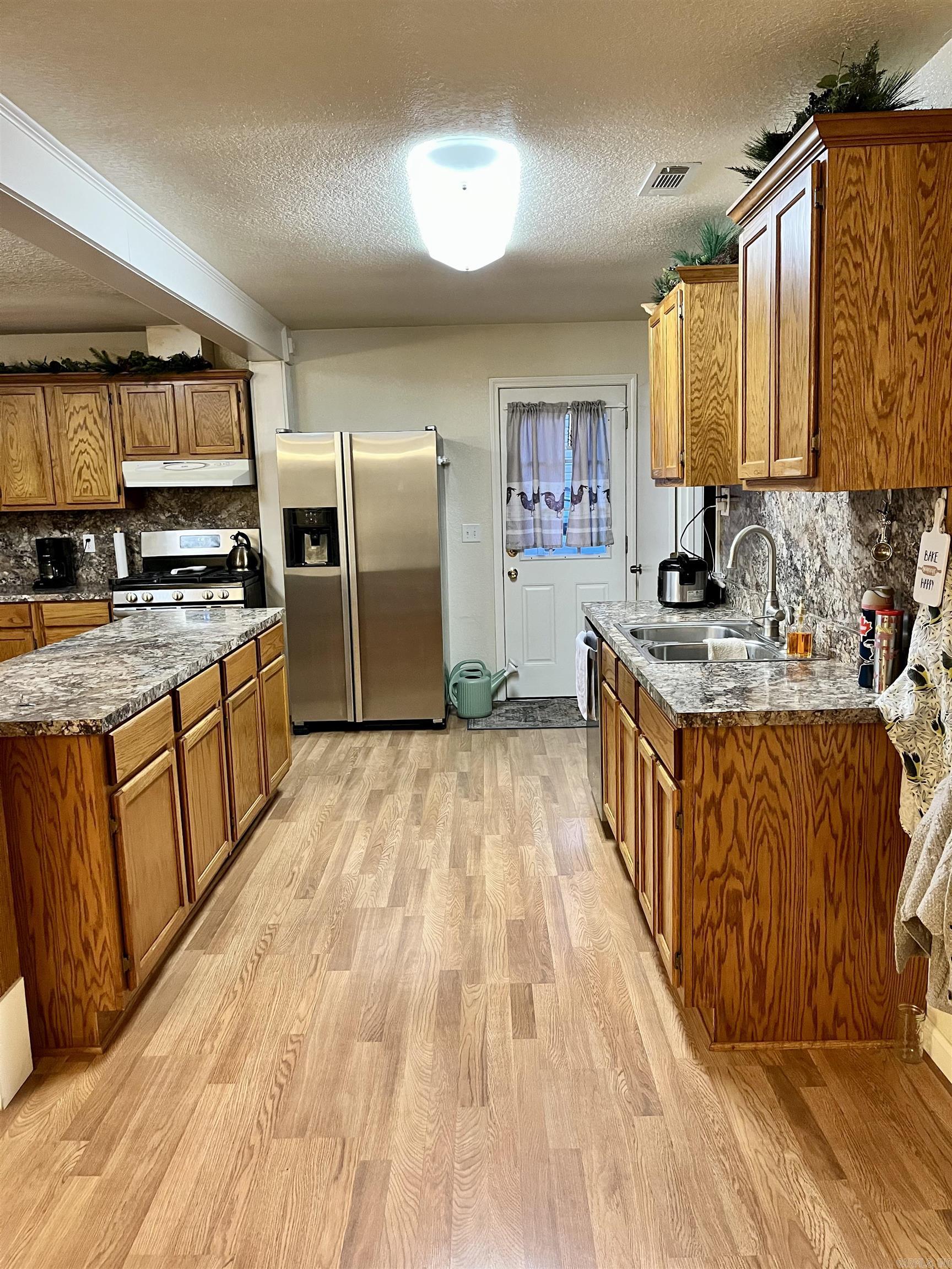 PEBBLE LAKE - Residential