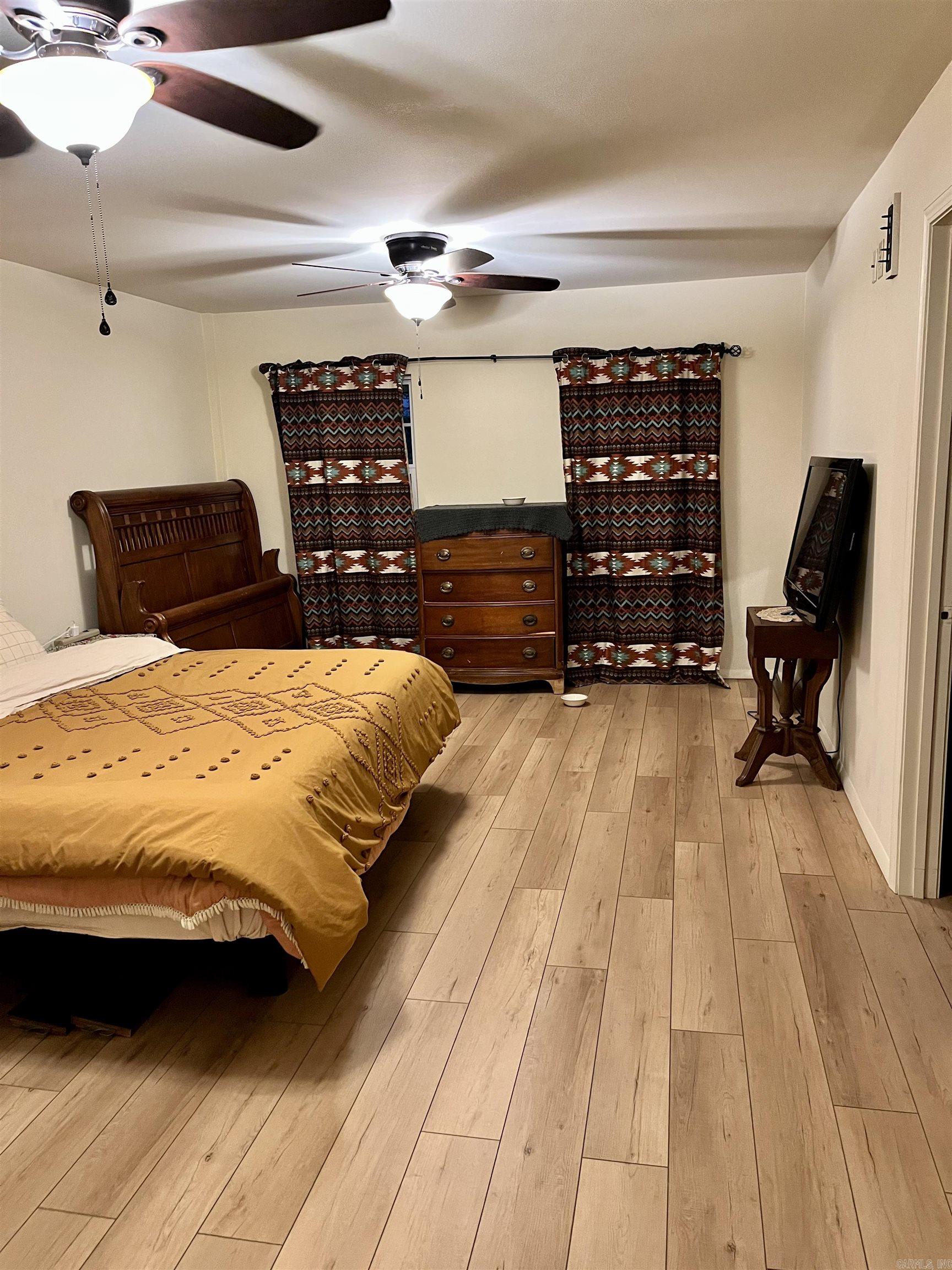 PEBBLE LAKE - Residential