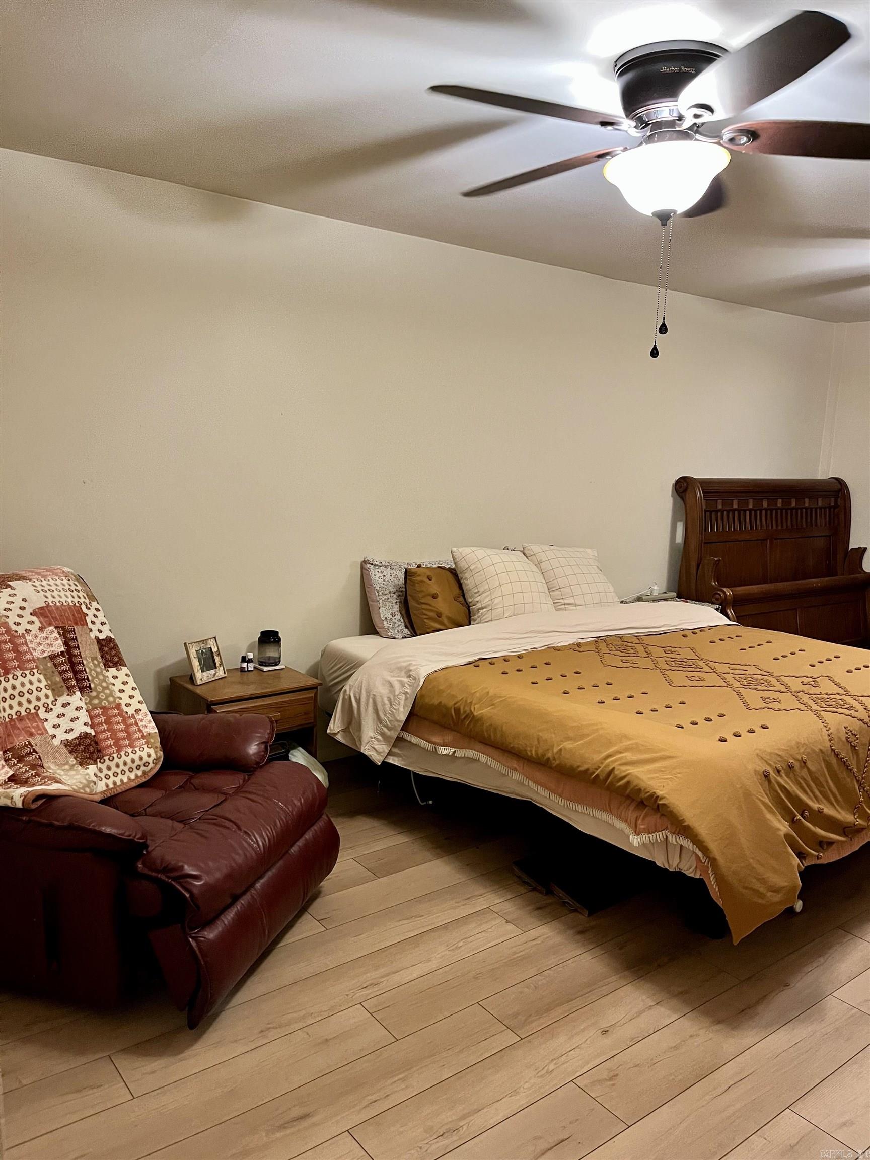 PEBBLE LAKE - Residential