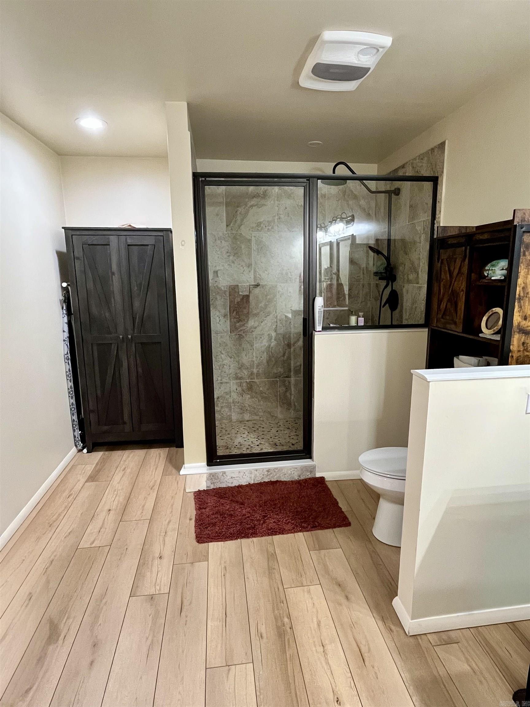 PEBBLE LAKE - Residential