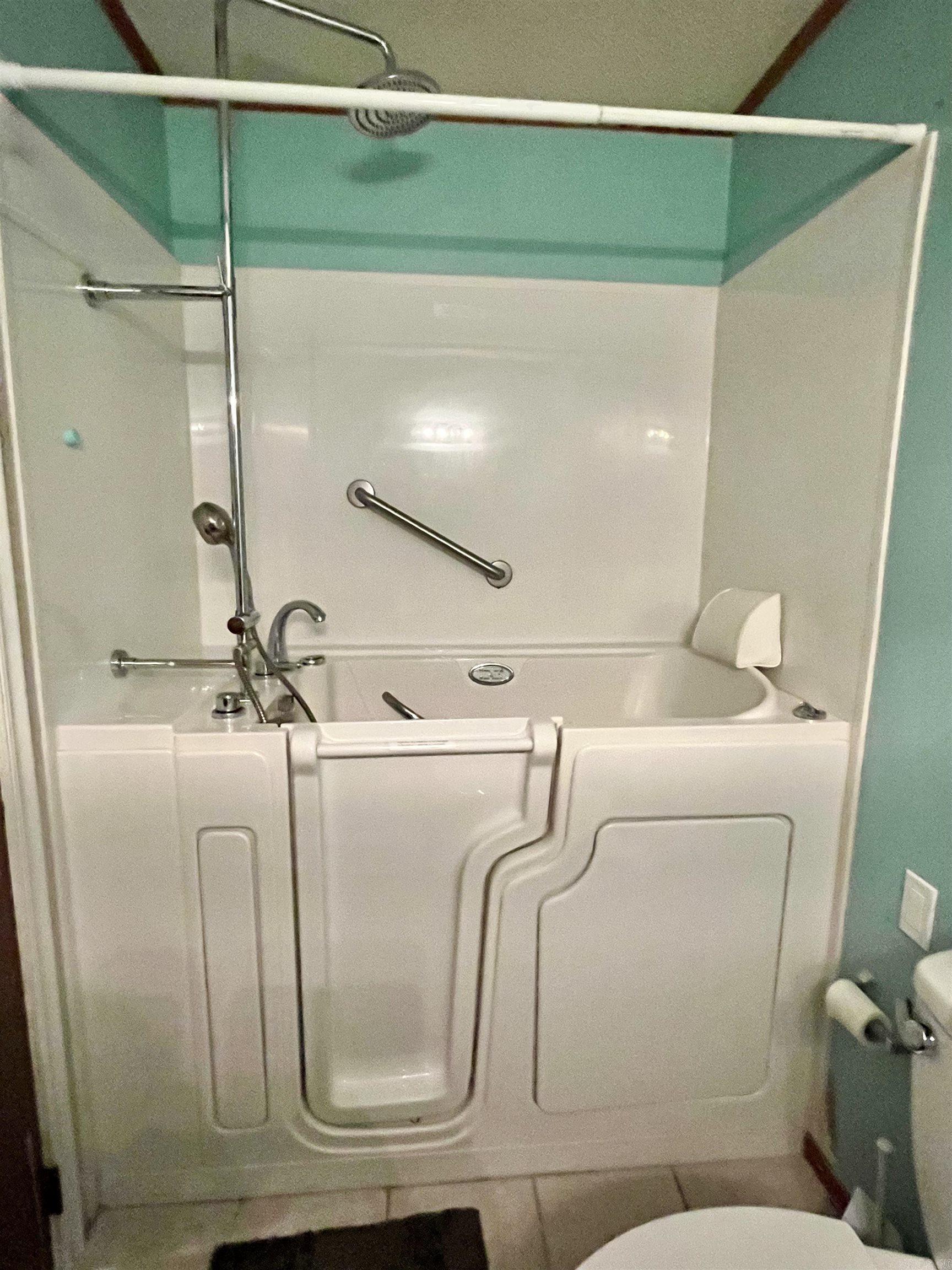 PEBBLE LAKE - Residential