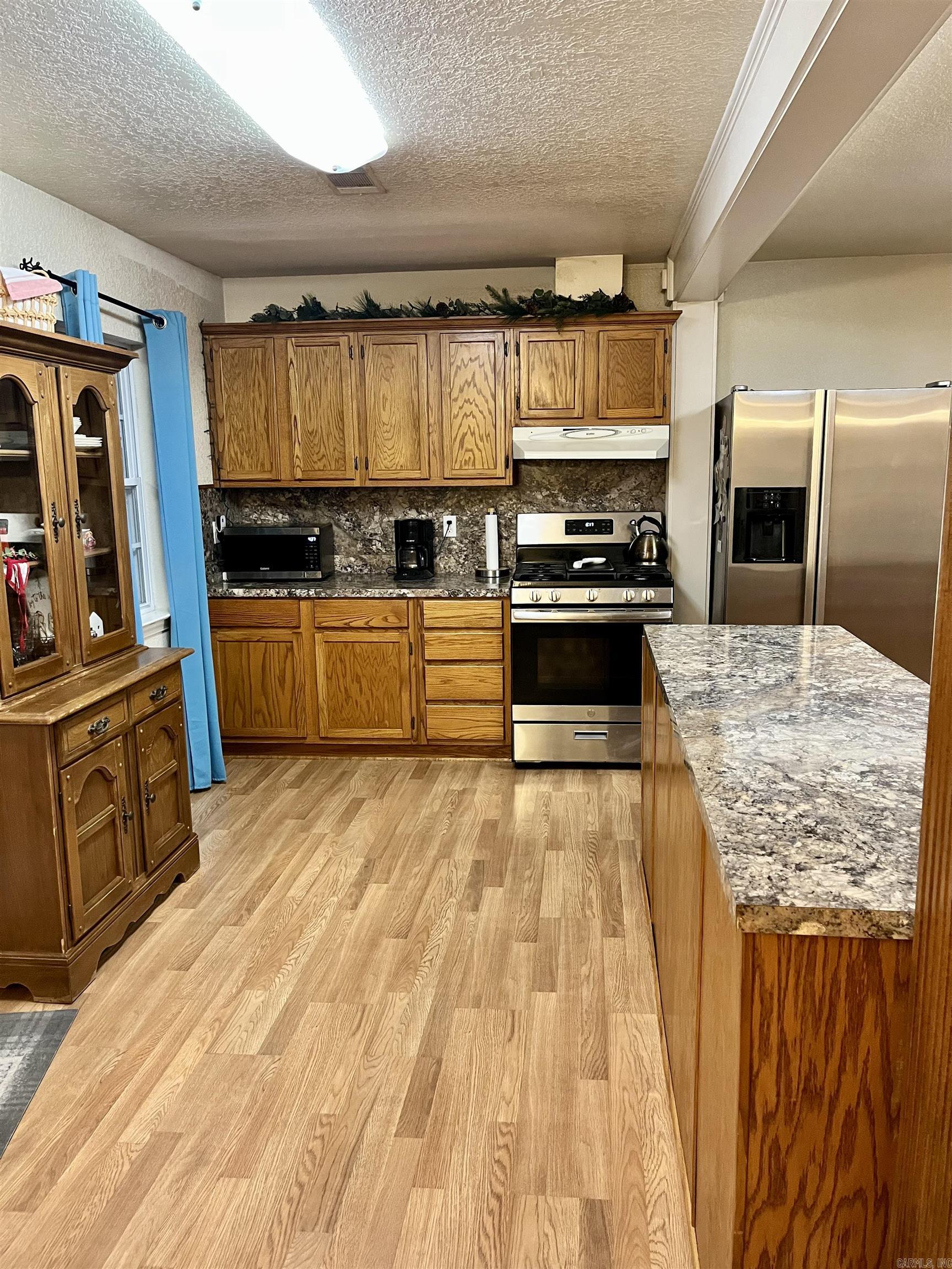 PEBBLE LAKE - Residential