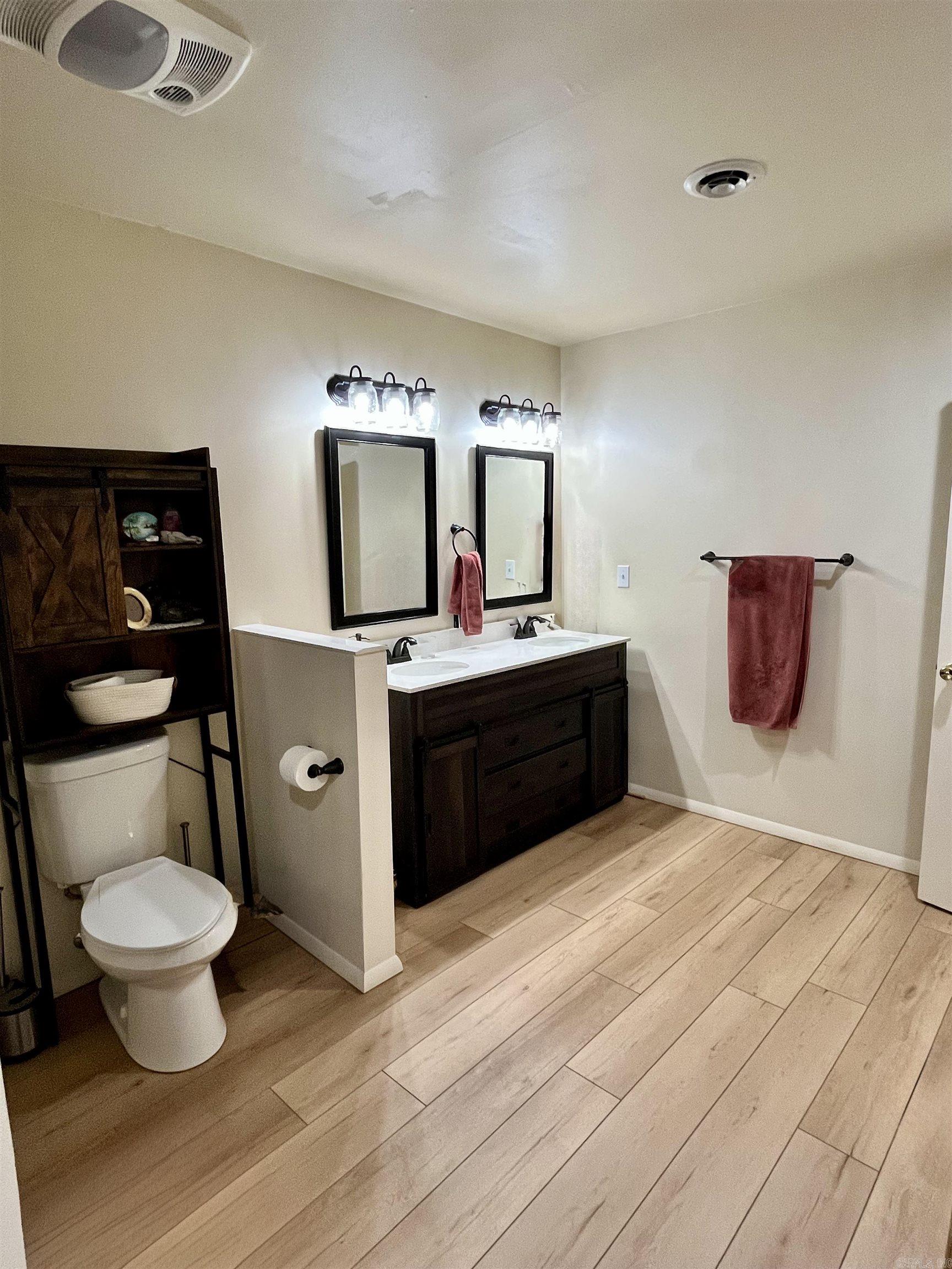 PEBBLE LAKE - Residential