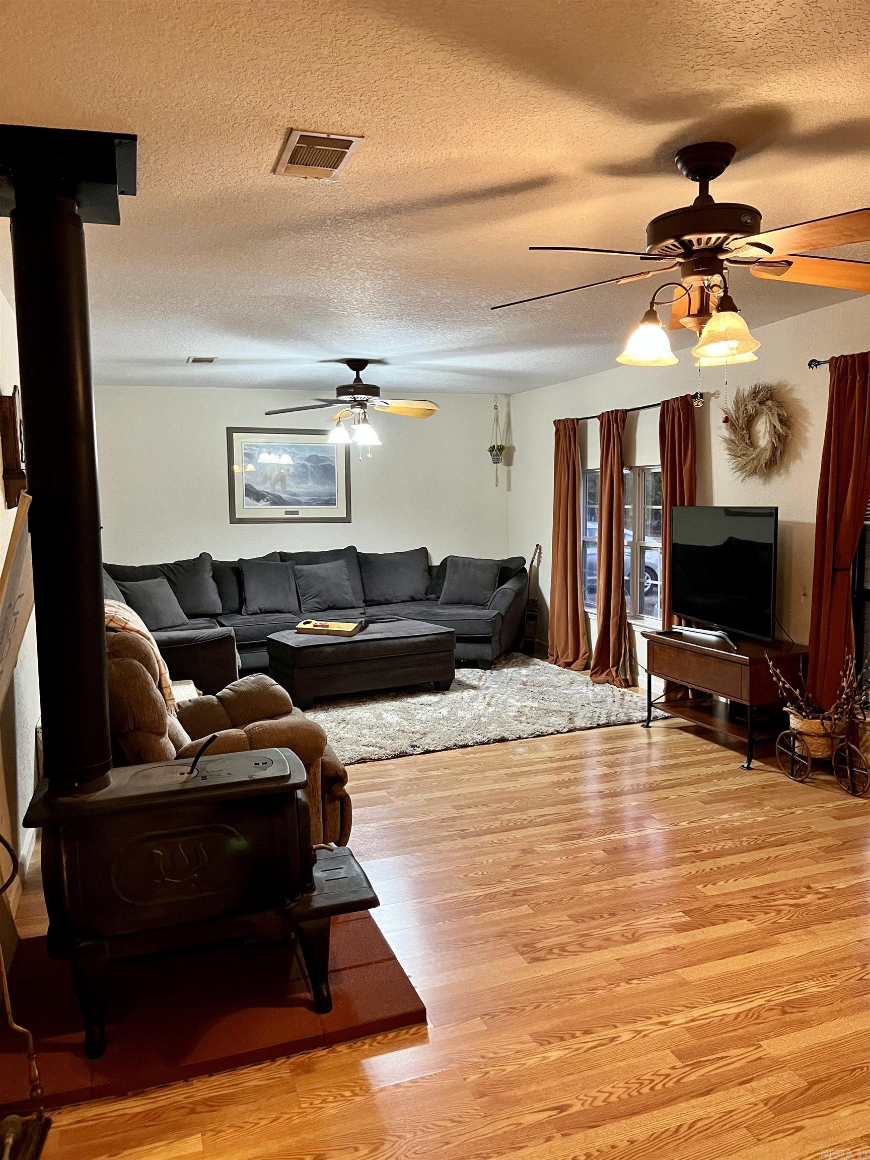 PEBBLE LAKE - Residential