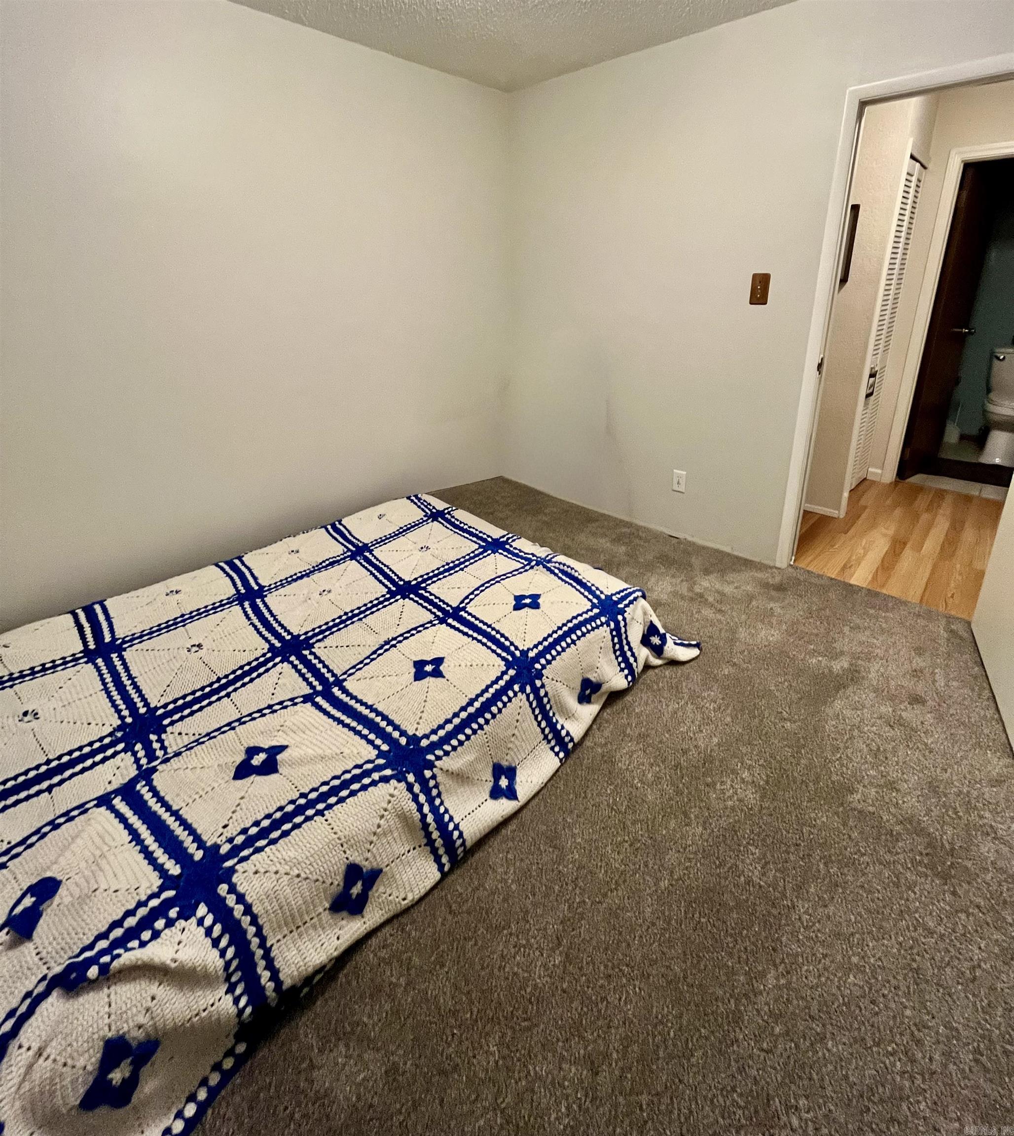 PEBBLE LAKE - Residential