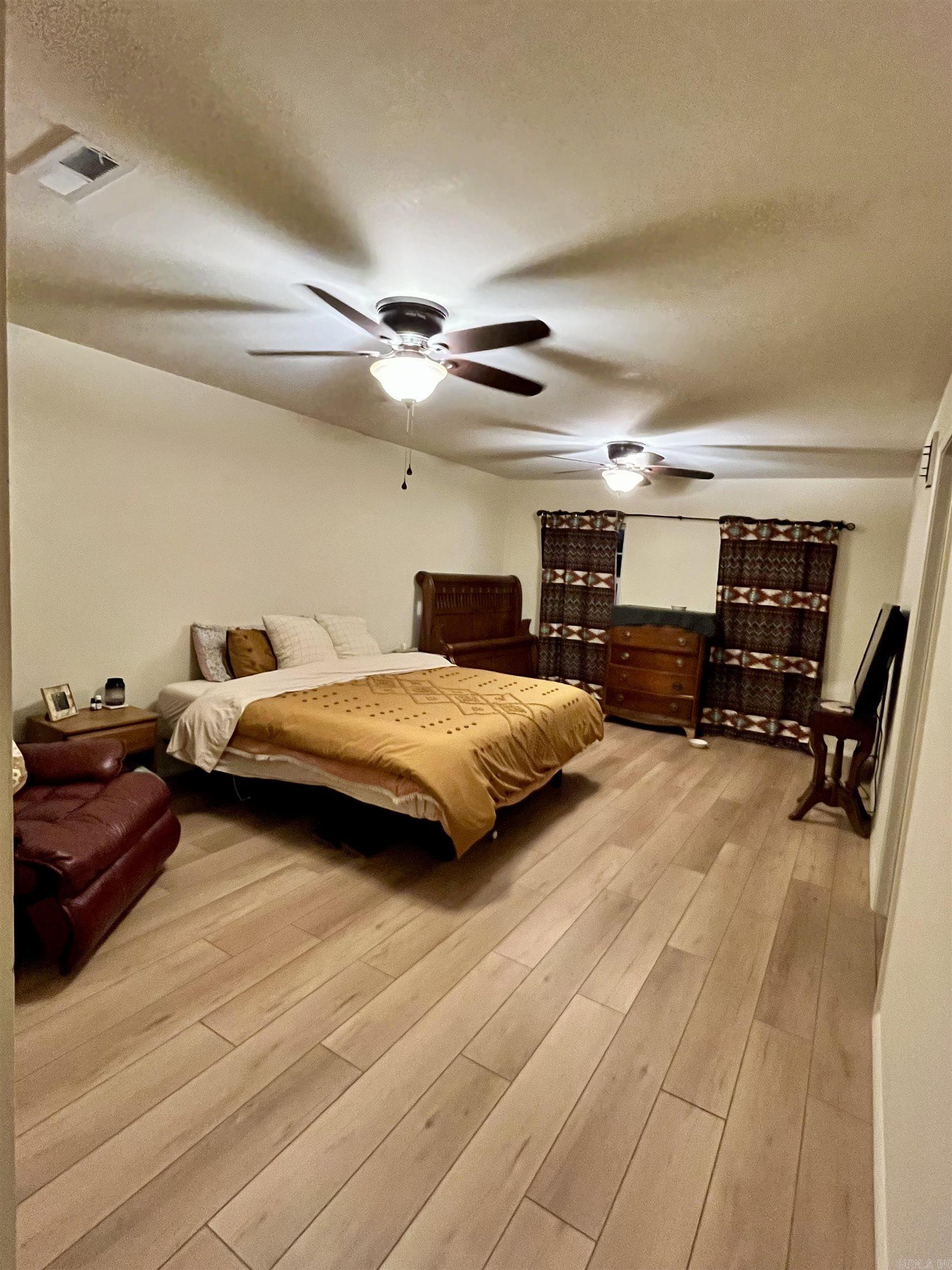 PEBBLE LAKE - Residential