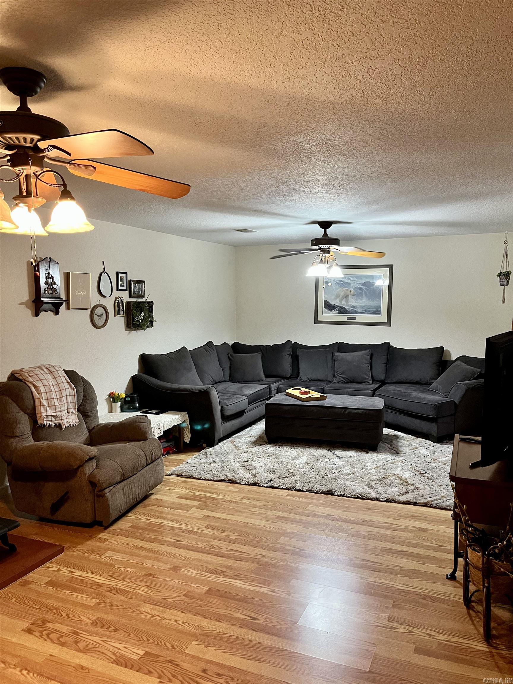 PEBBLE LAKE - Residential