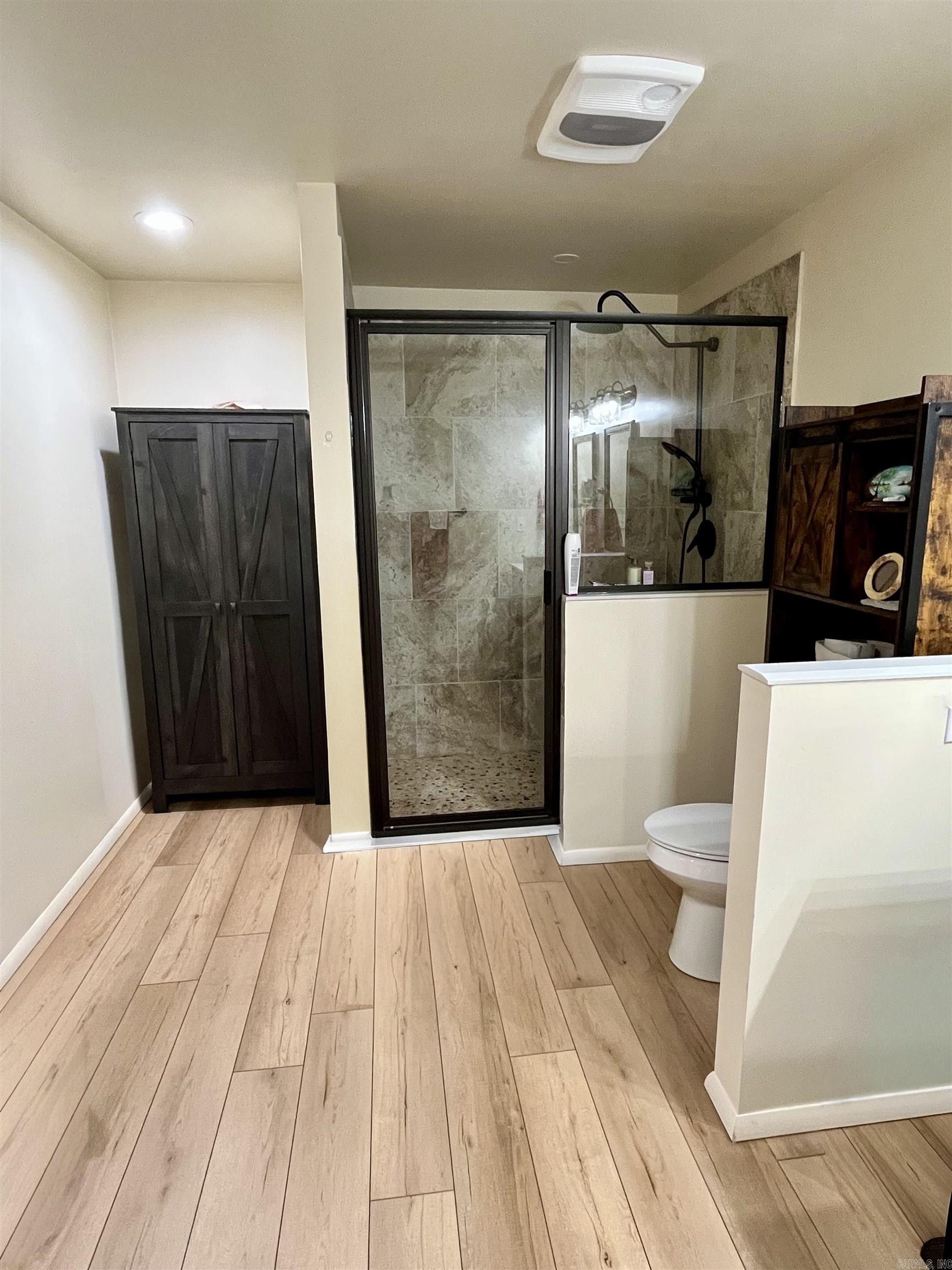 PEBBLE LAKE - Residential