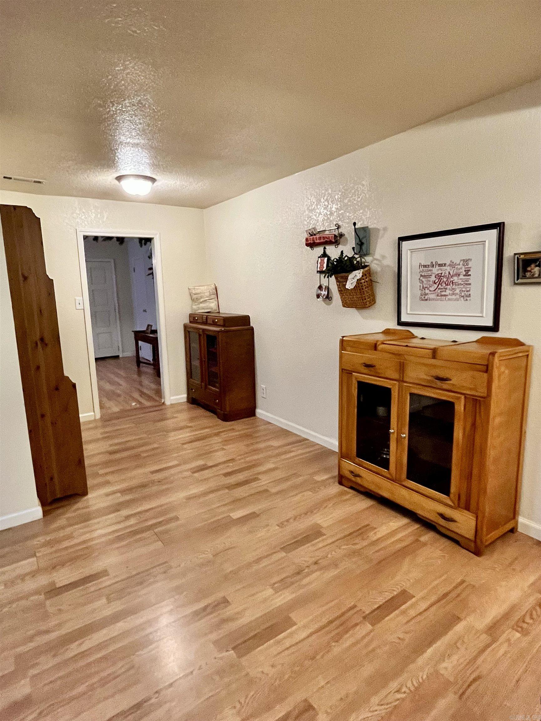 PEBBLE LAKE - Residential