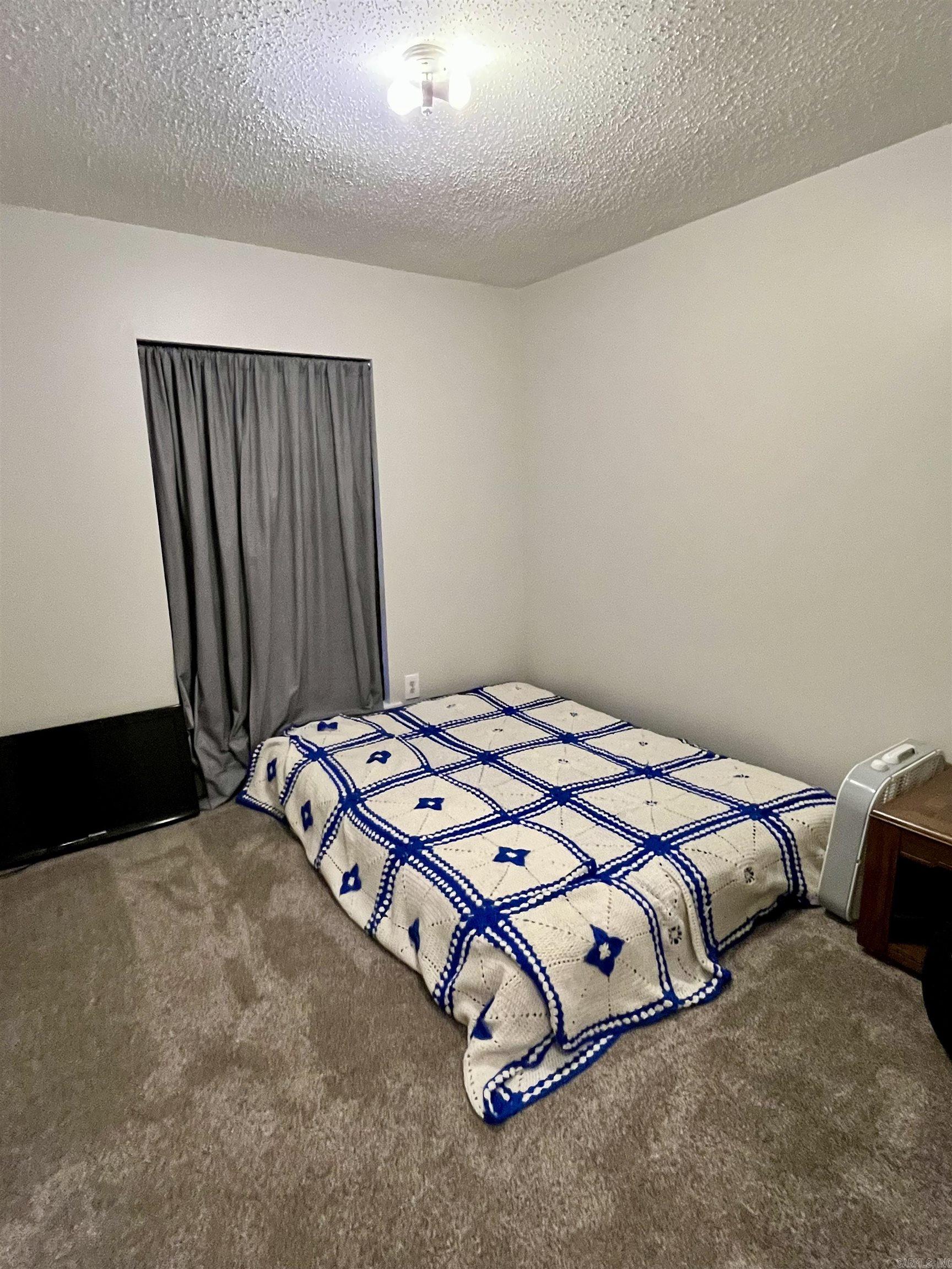 PEBBLE LAKE - Residential