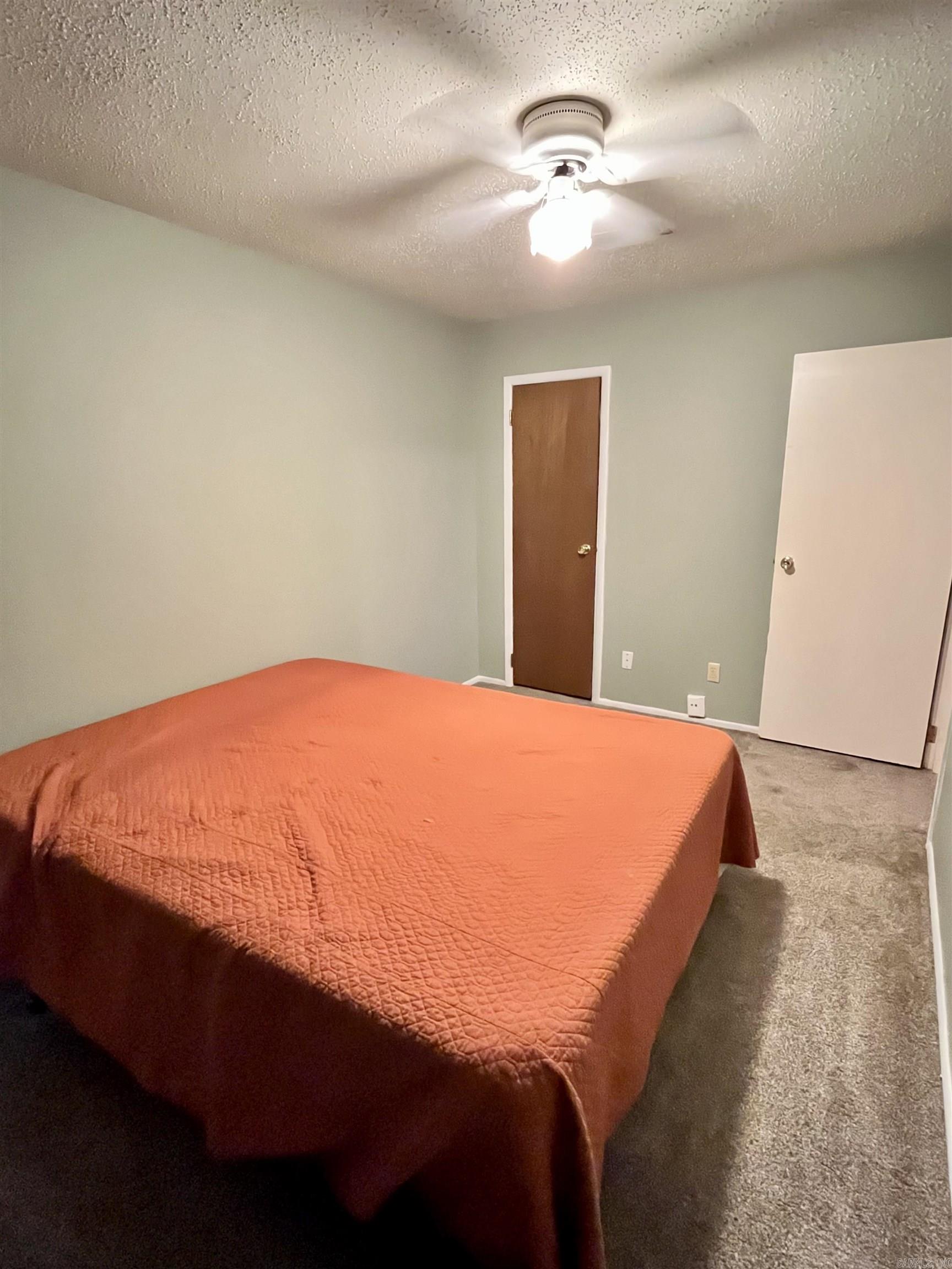 PEBBLE LAKE - Residential