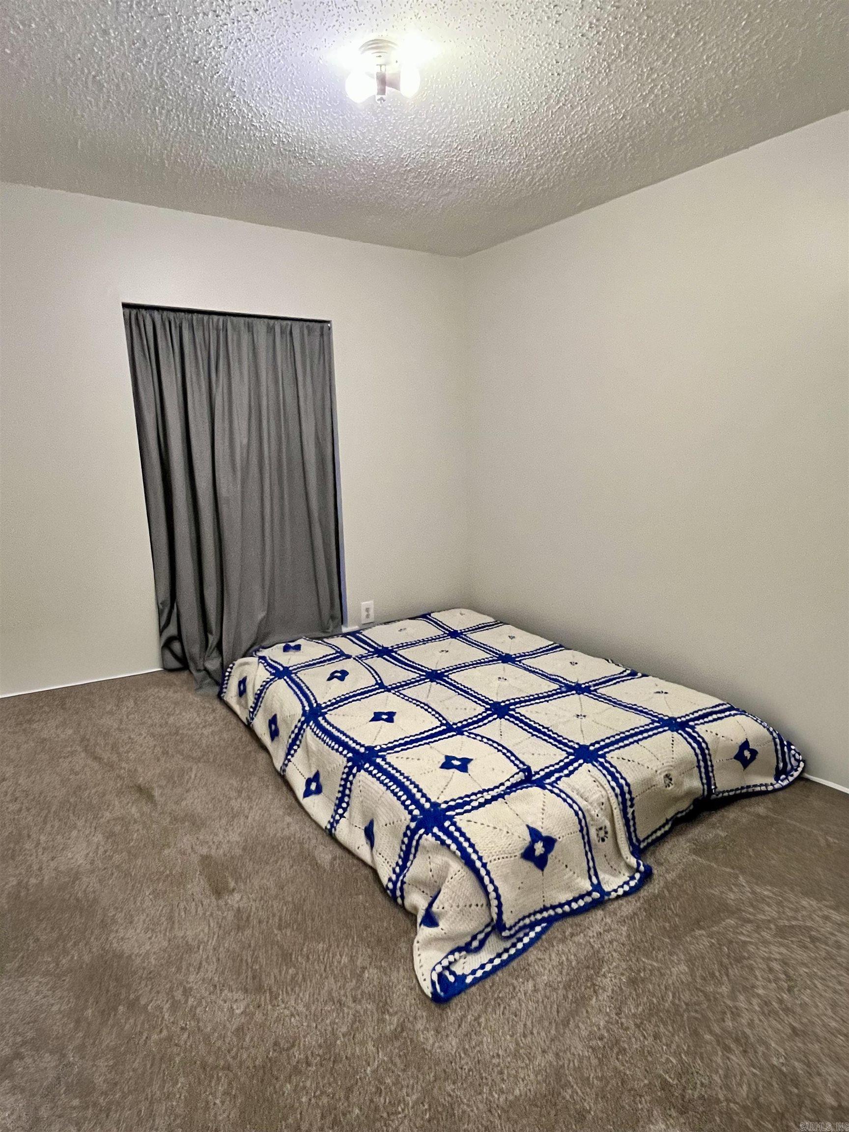 PEBBLE LAKE - Residential