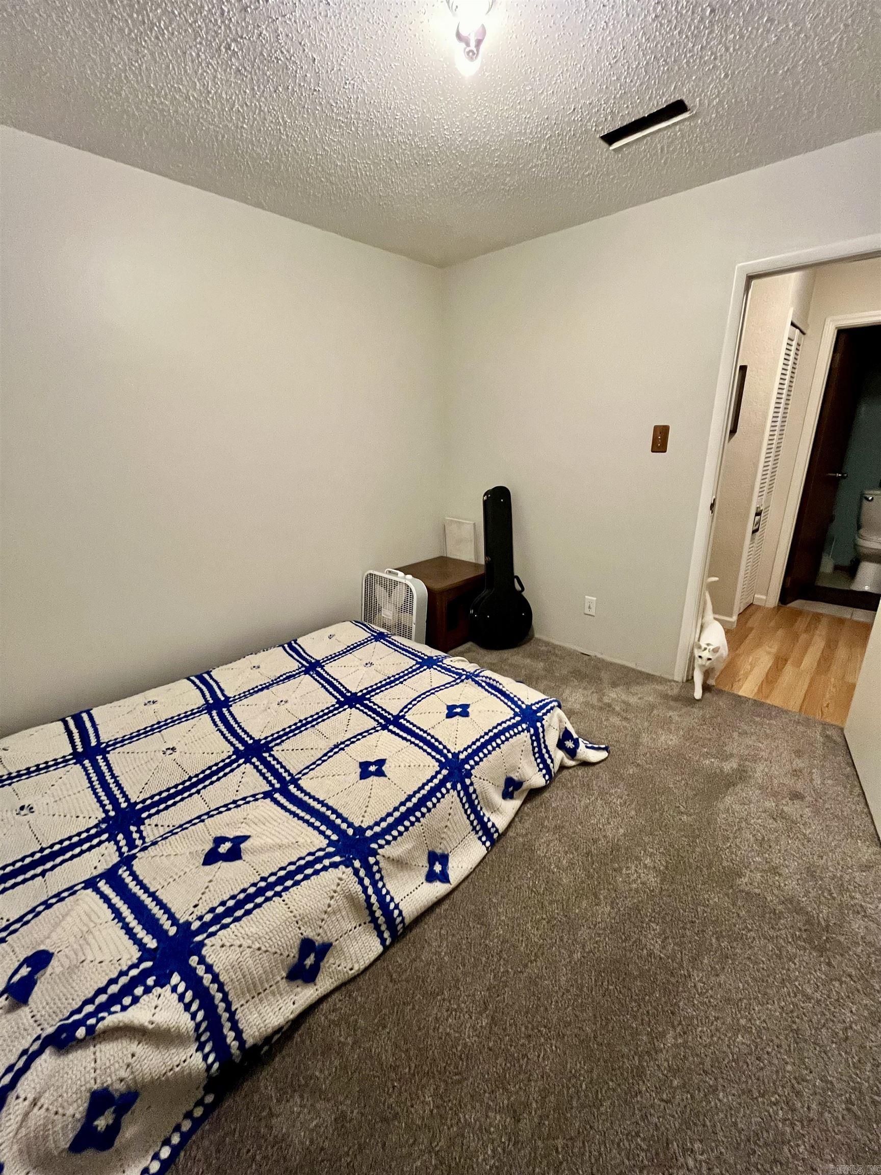 PEBBLE LAKE - Residential